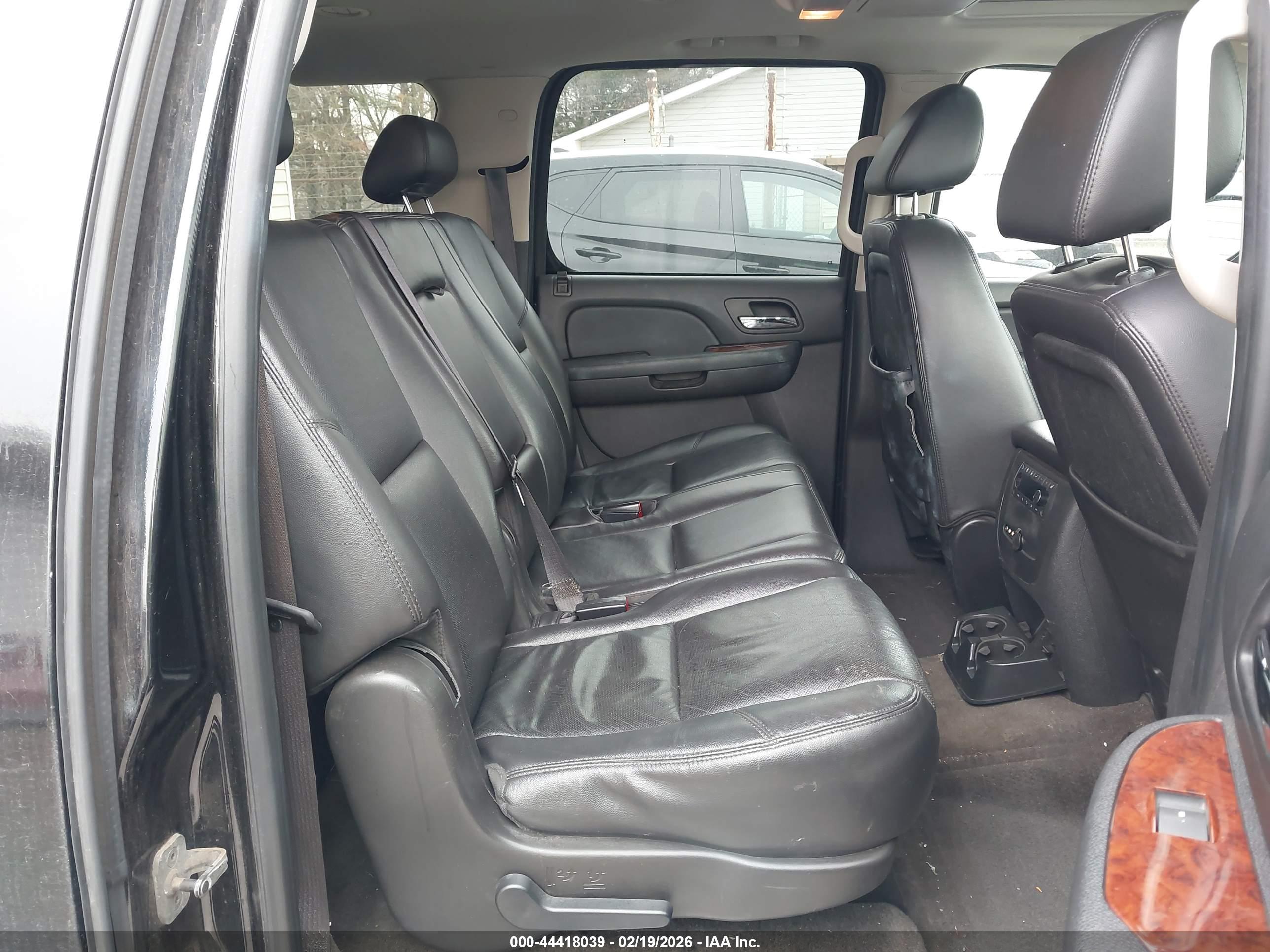CHEVROLET SUBURBAN image 8