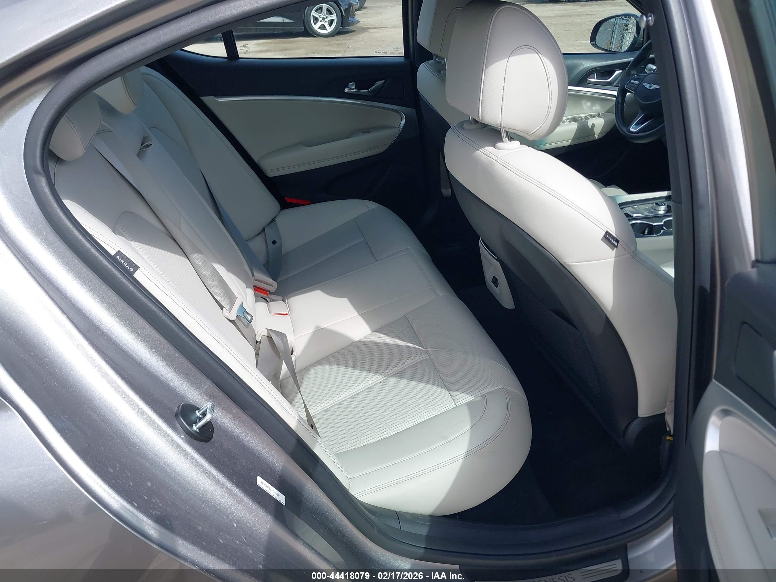 GENESIS G70 image 8