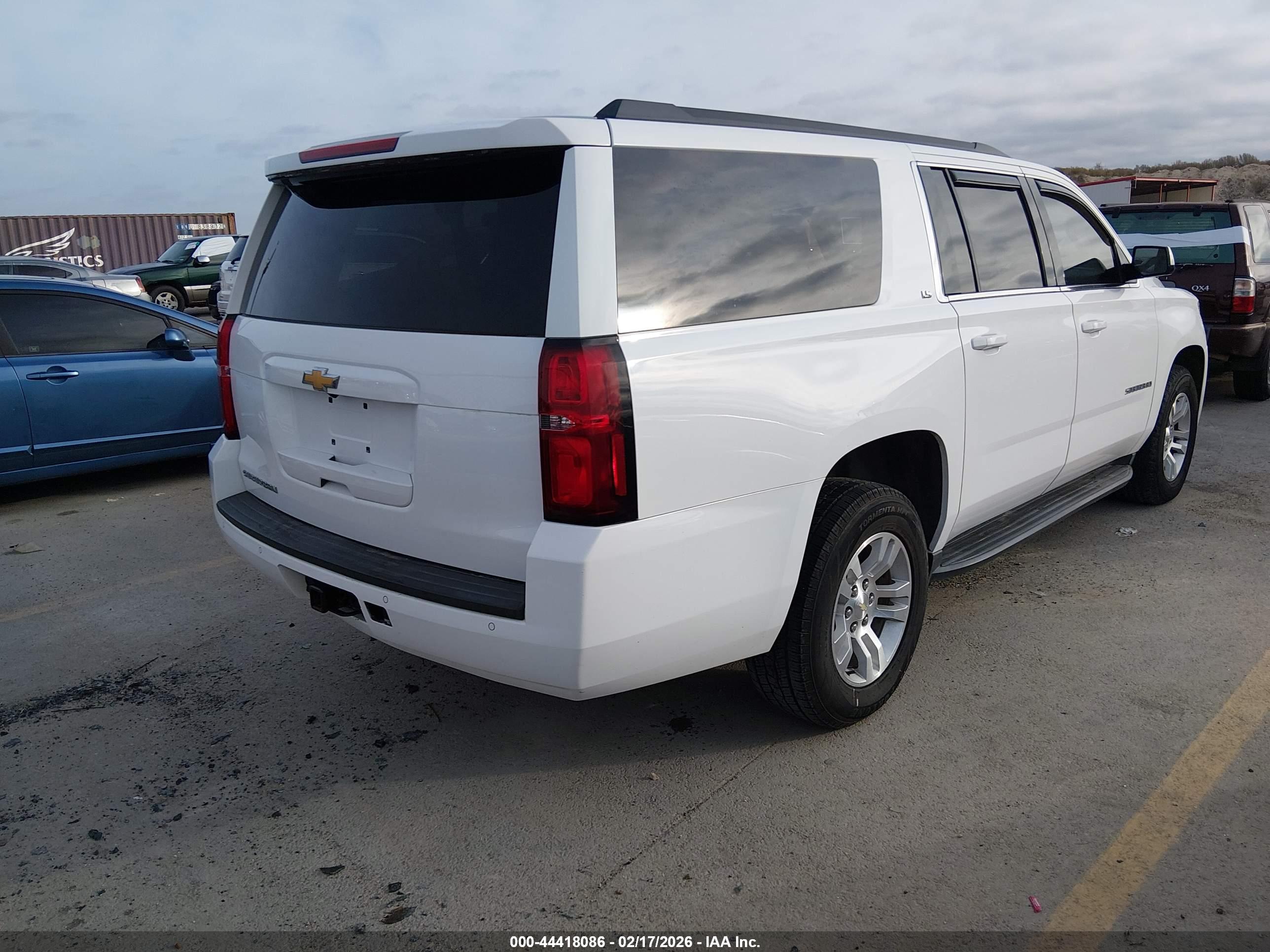 CHEVROLET SUBURBAN image 4