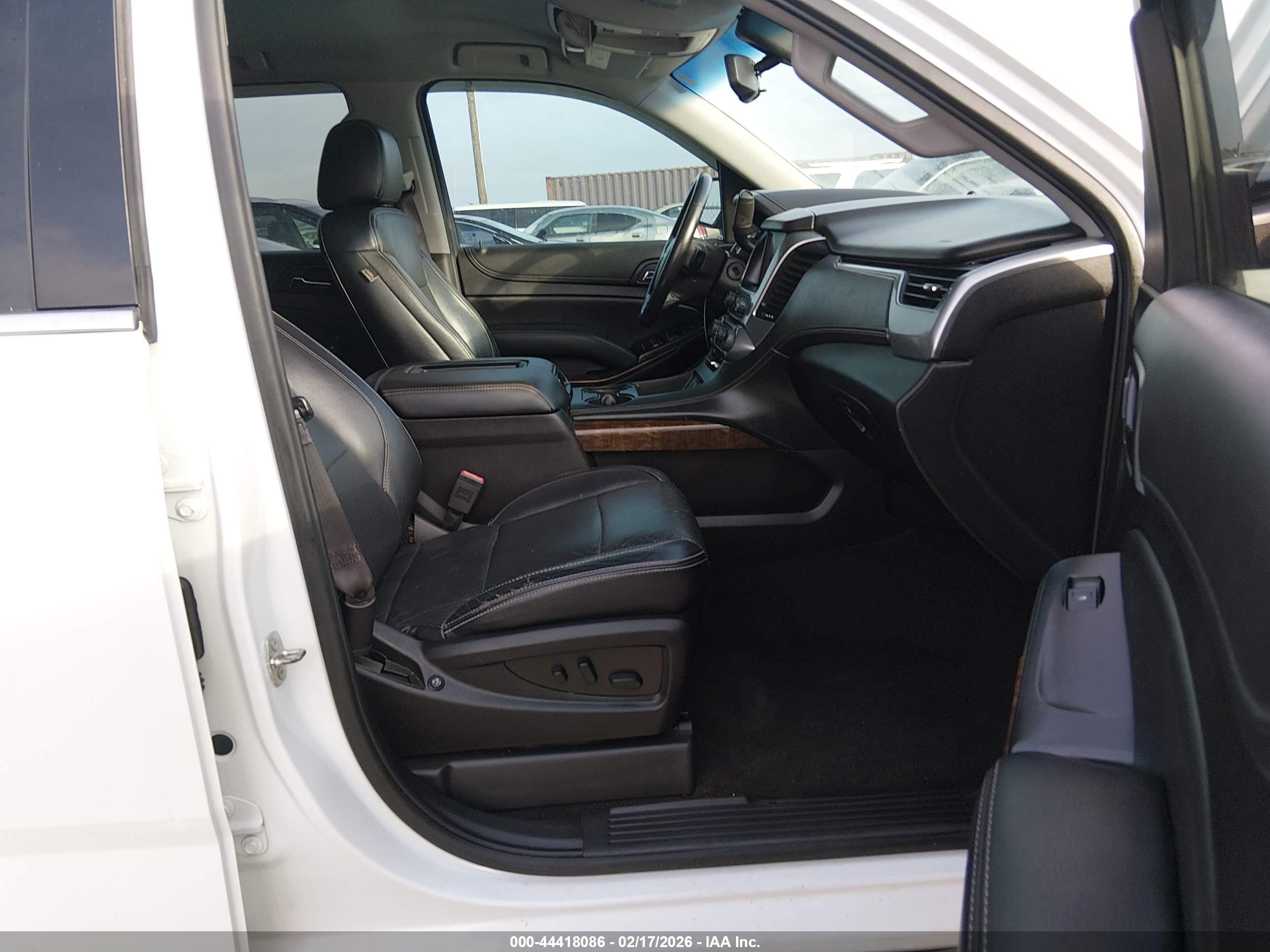 CHEVROLET SUBURBAN image 5