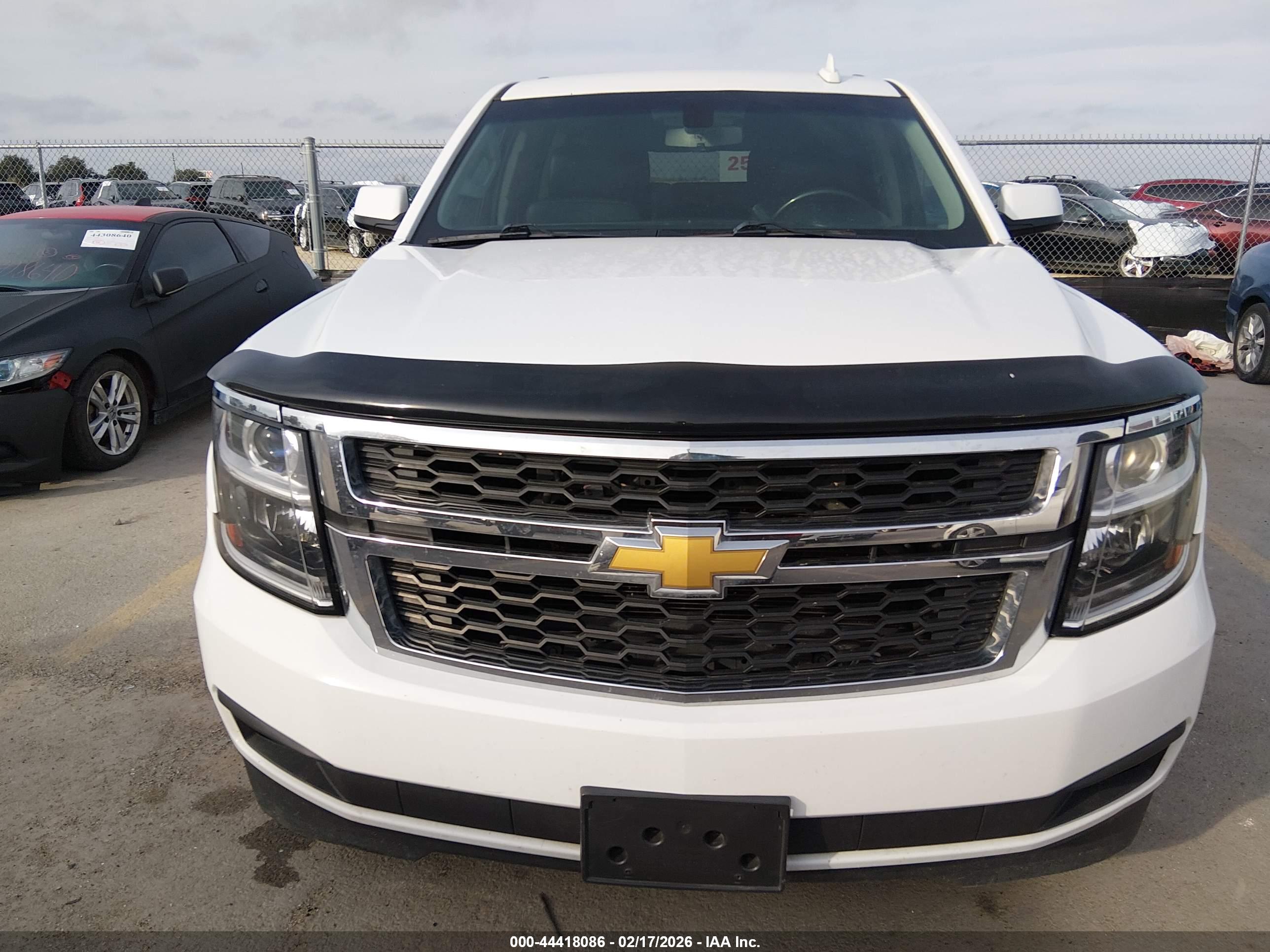CHEVROLET SUBURBAN image 6