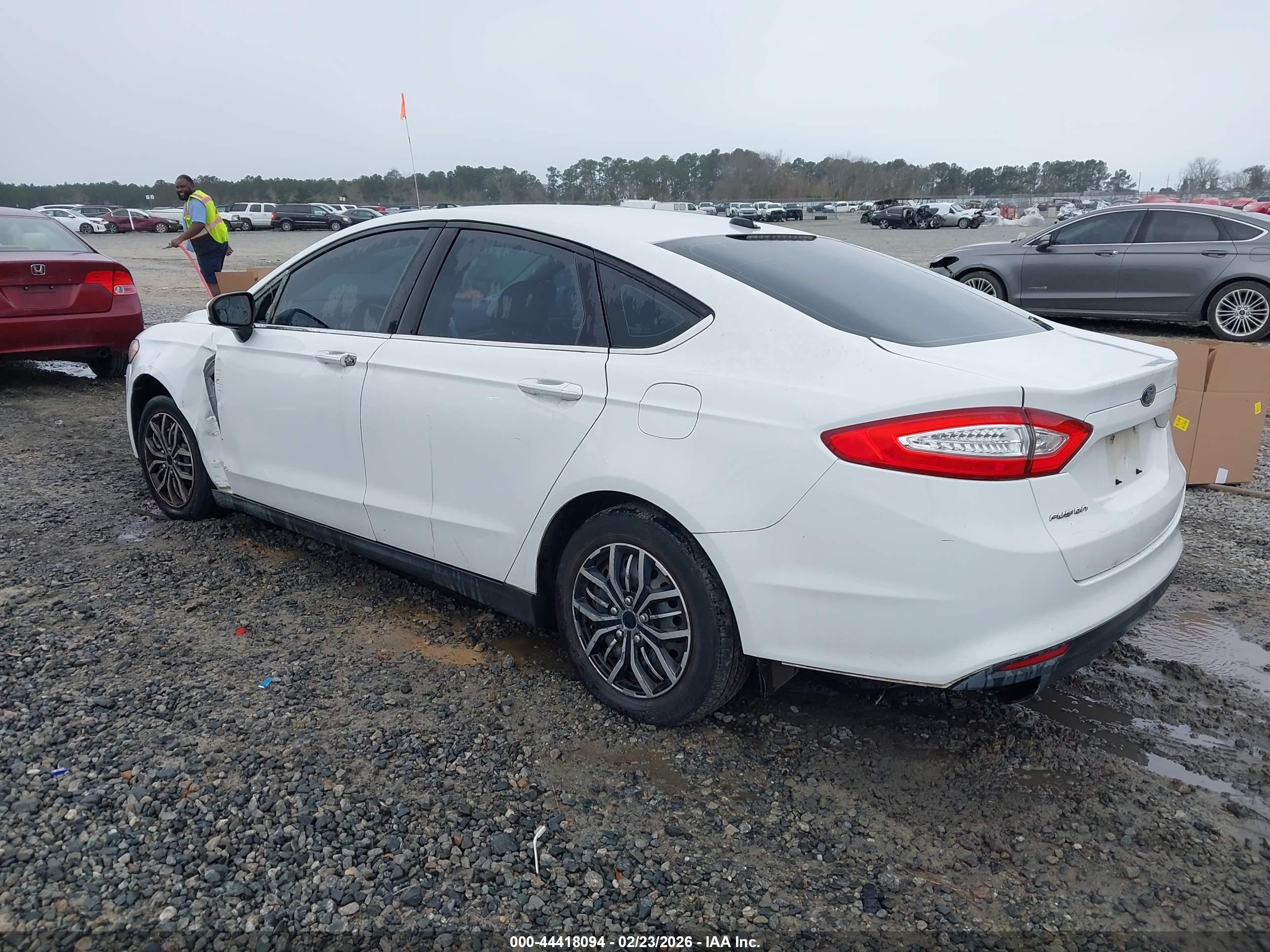 FORD FUSION image 3