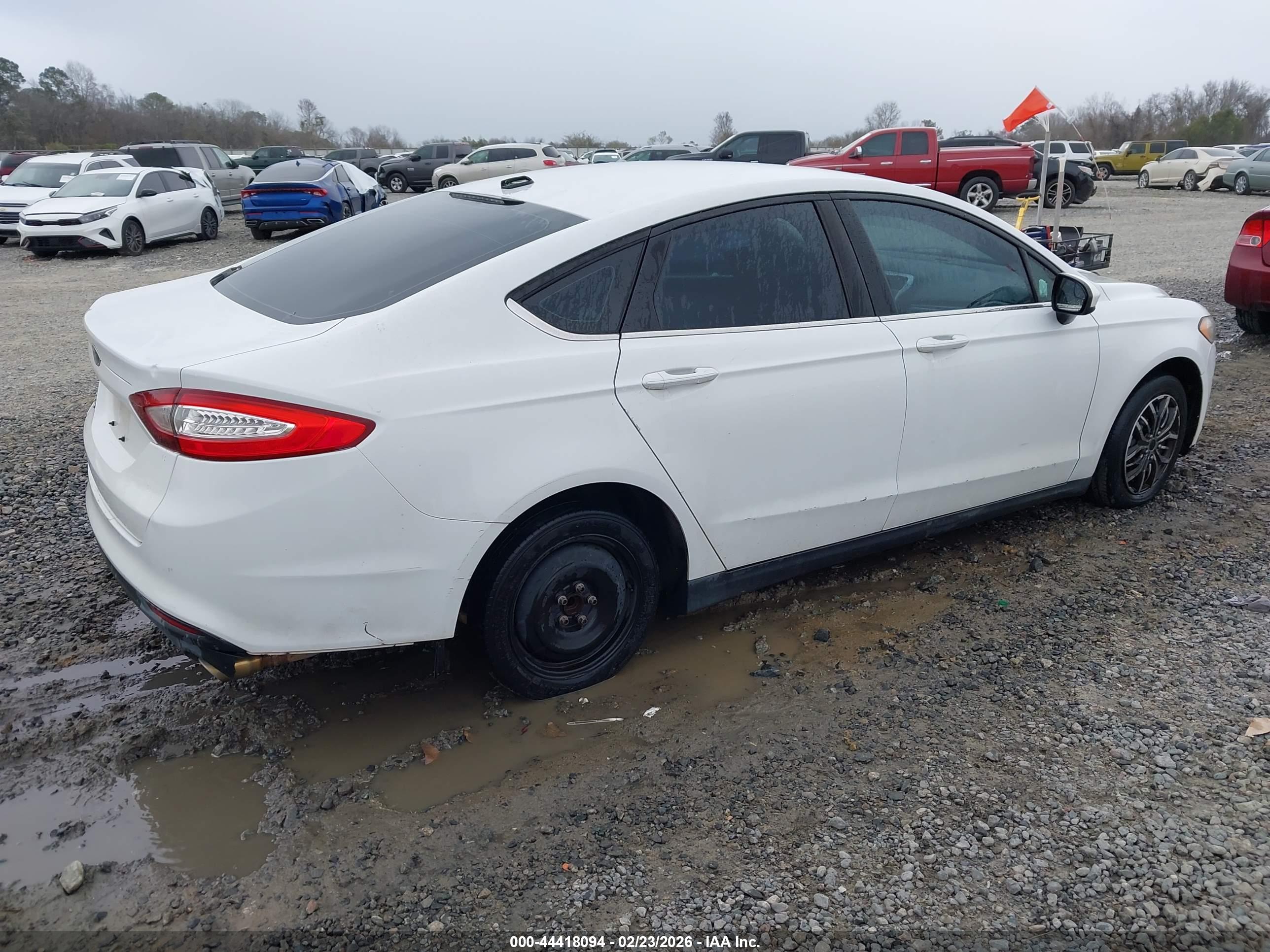 FORD FUSION image 4