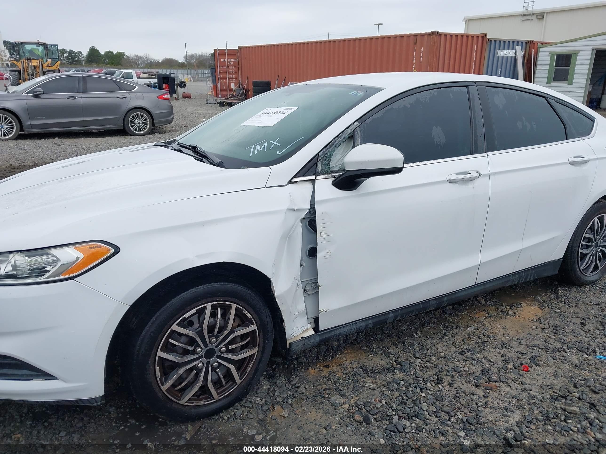 FORD FUSION image 6
