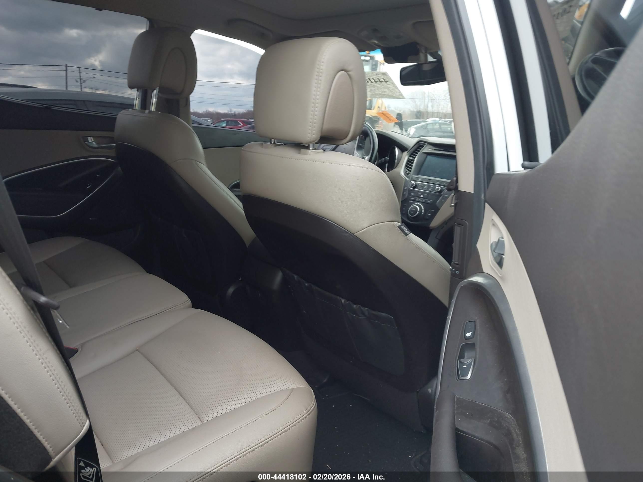 HYUNDAI SANTA image 8
