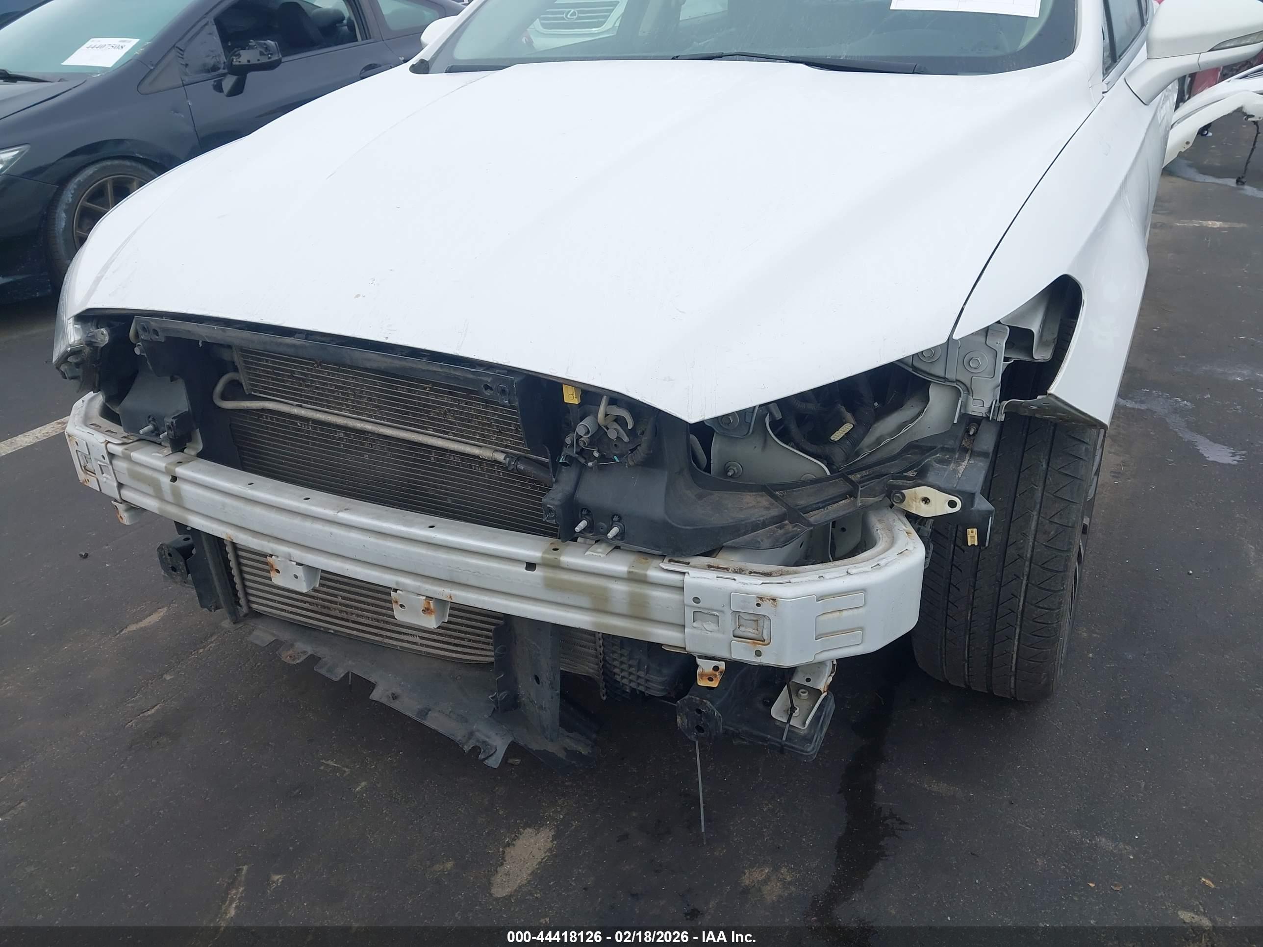FORD FUSION image 6