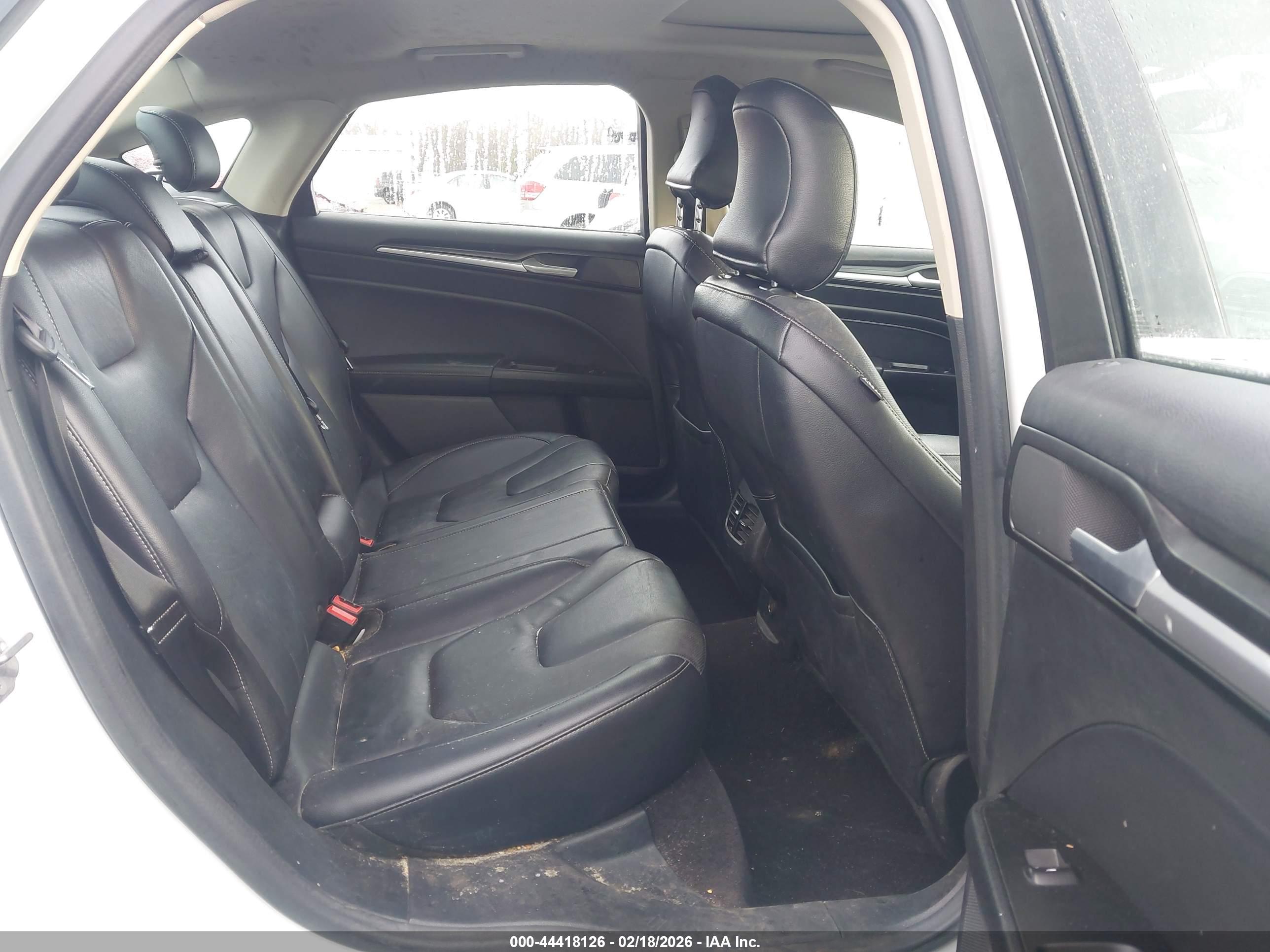 FORD FUSION image 8