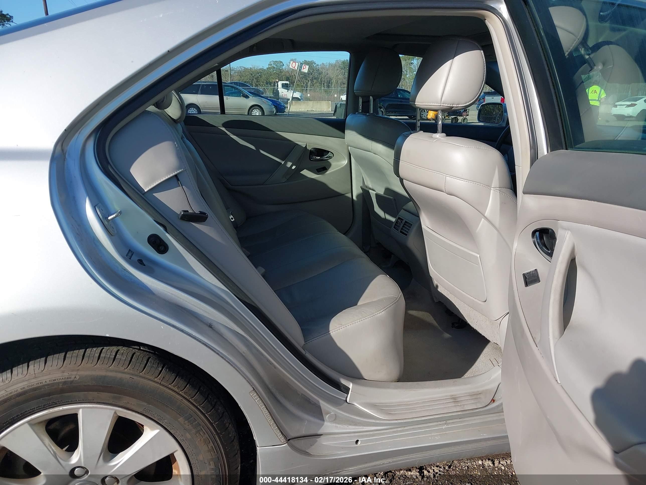 TOYOTA CAMRY image 8