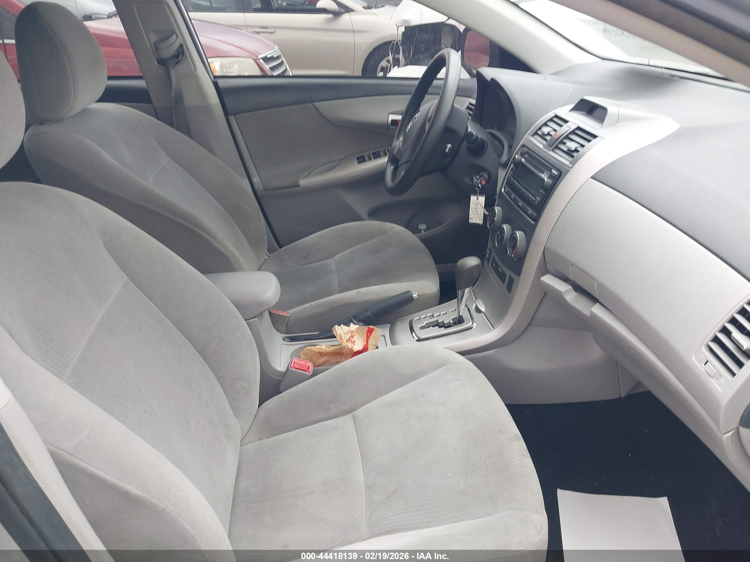 TOYOTA COROLLA image 5