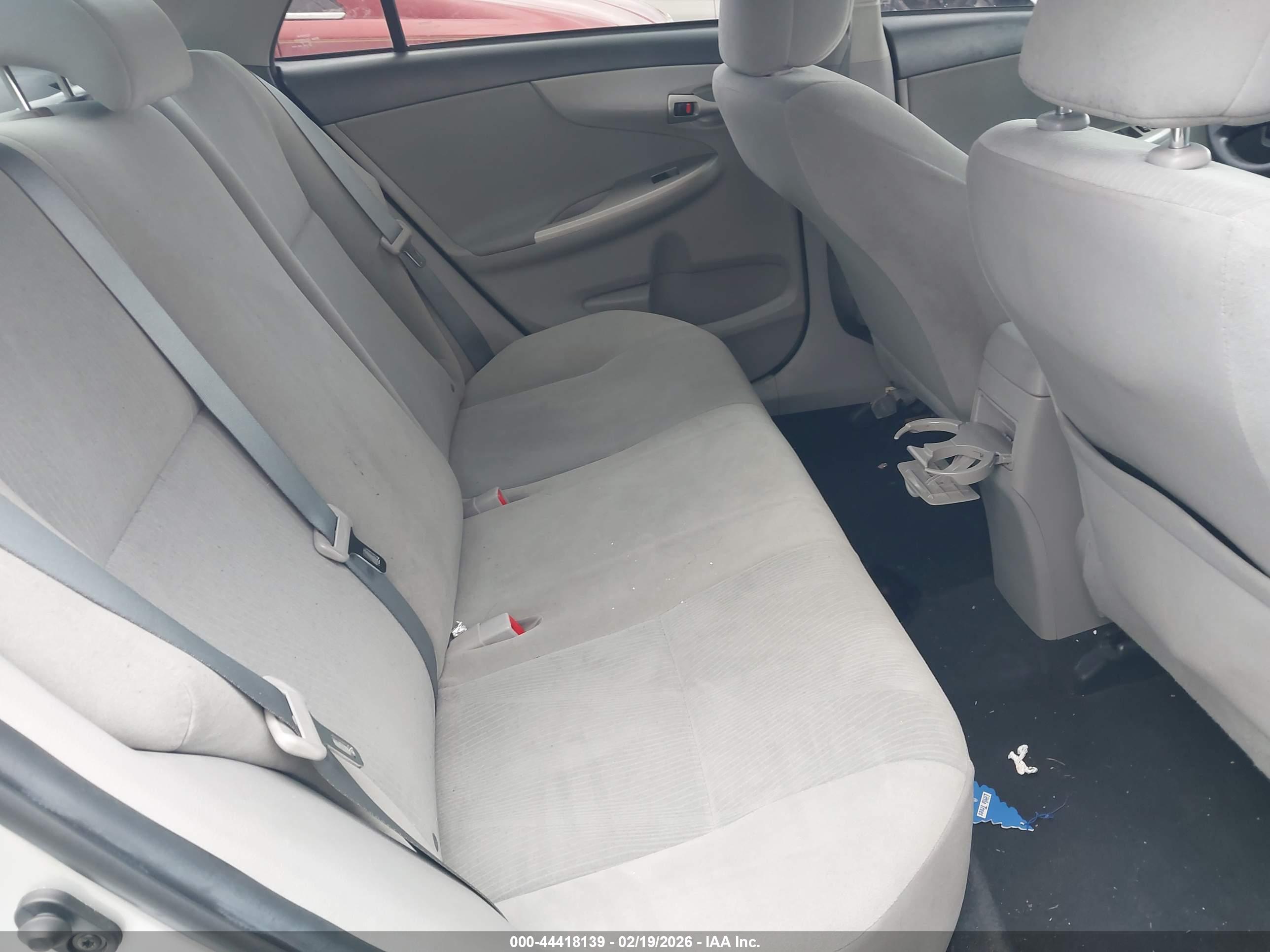 TOYOTA COROLLA image 8