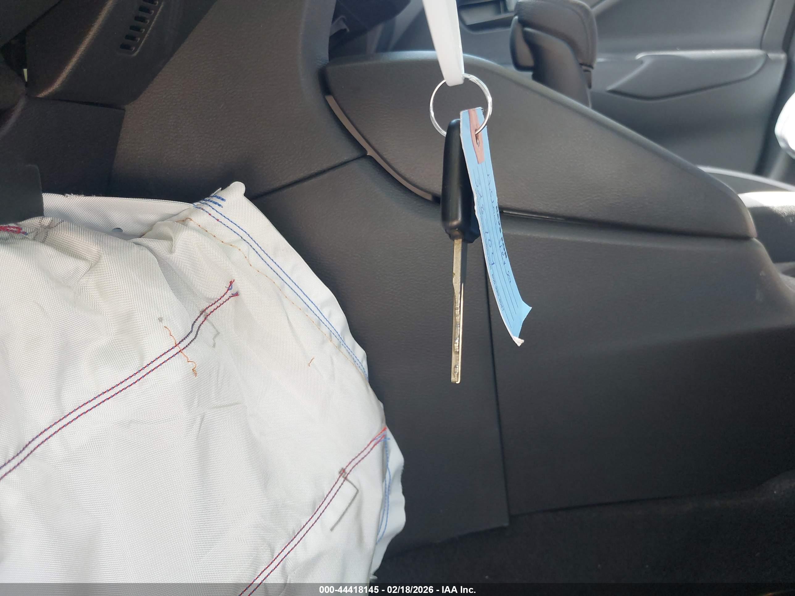 NISSAN VERSA image 11