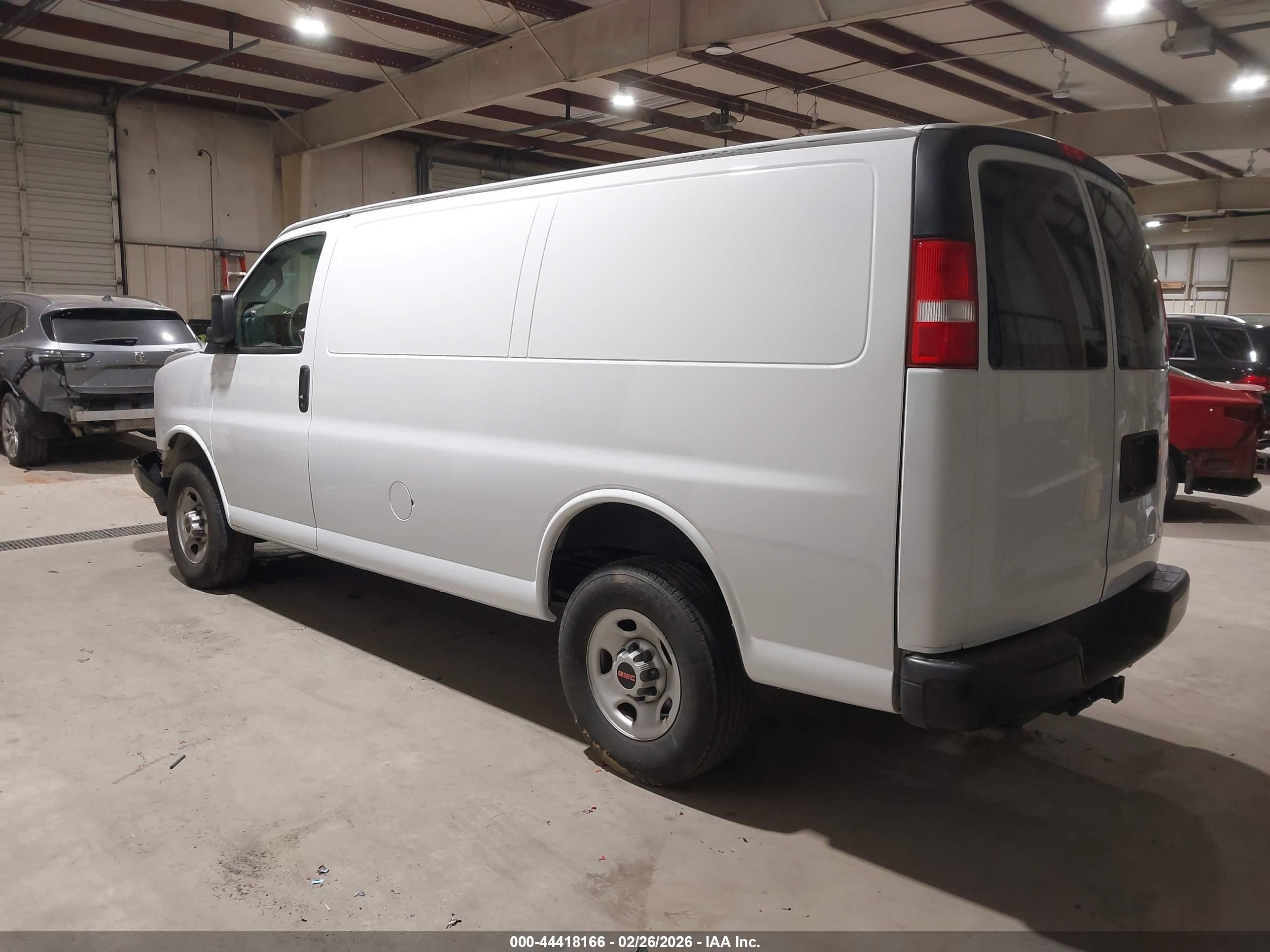 GMC SAVANA image 3