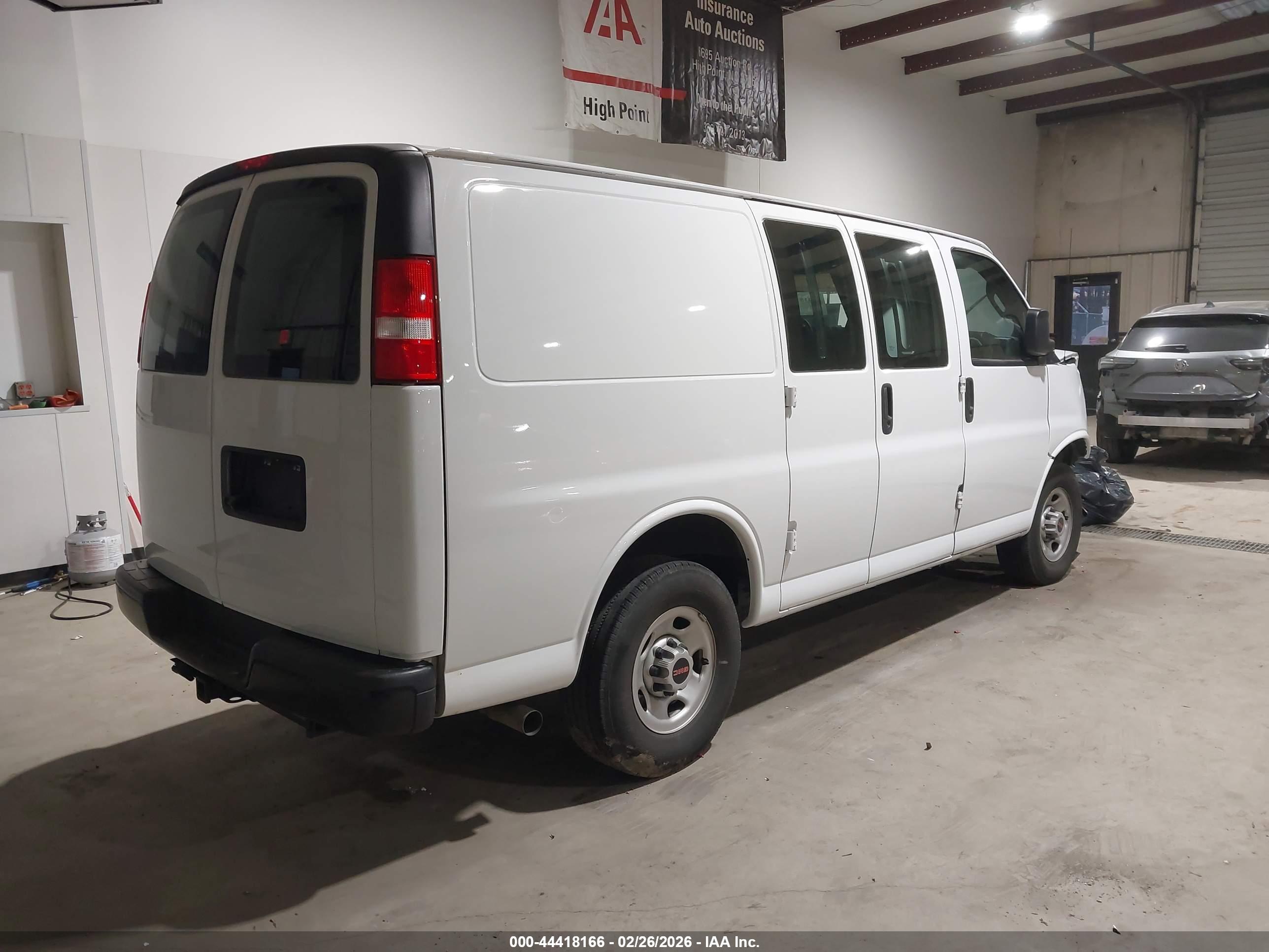 GMC SAVANA image 4