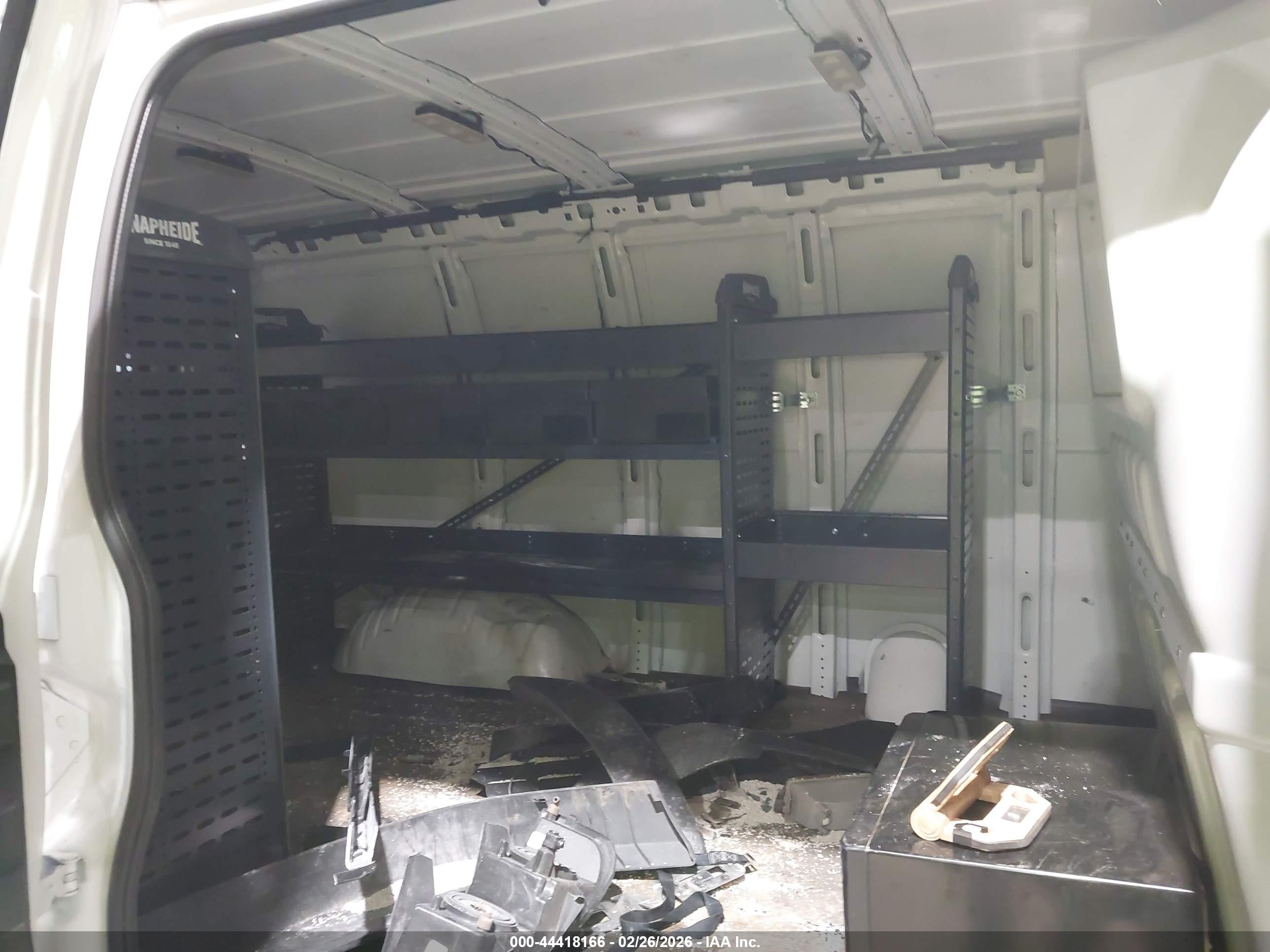 GMC SAVANA image 8