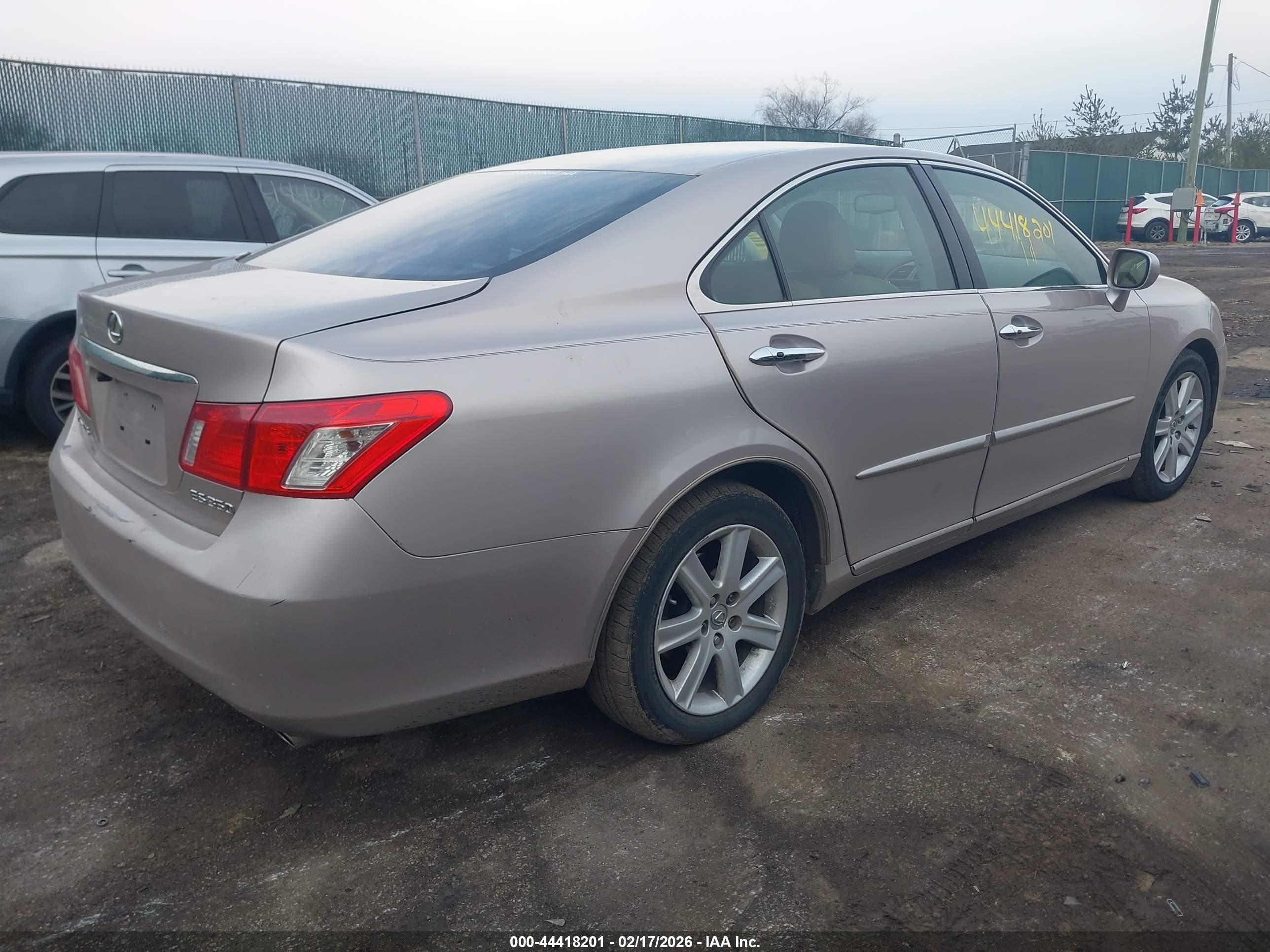 LEXUS ES image 4