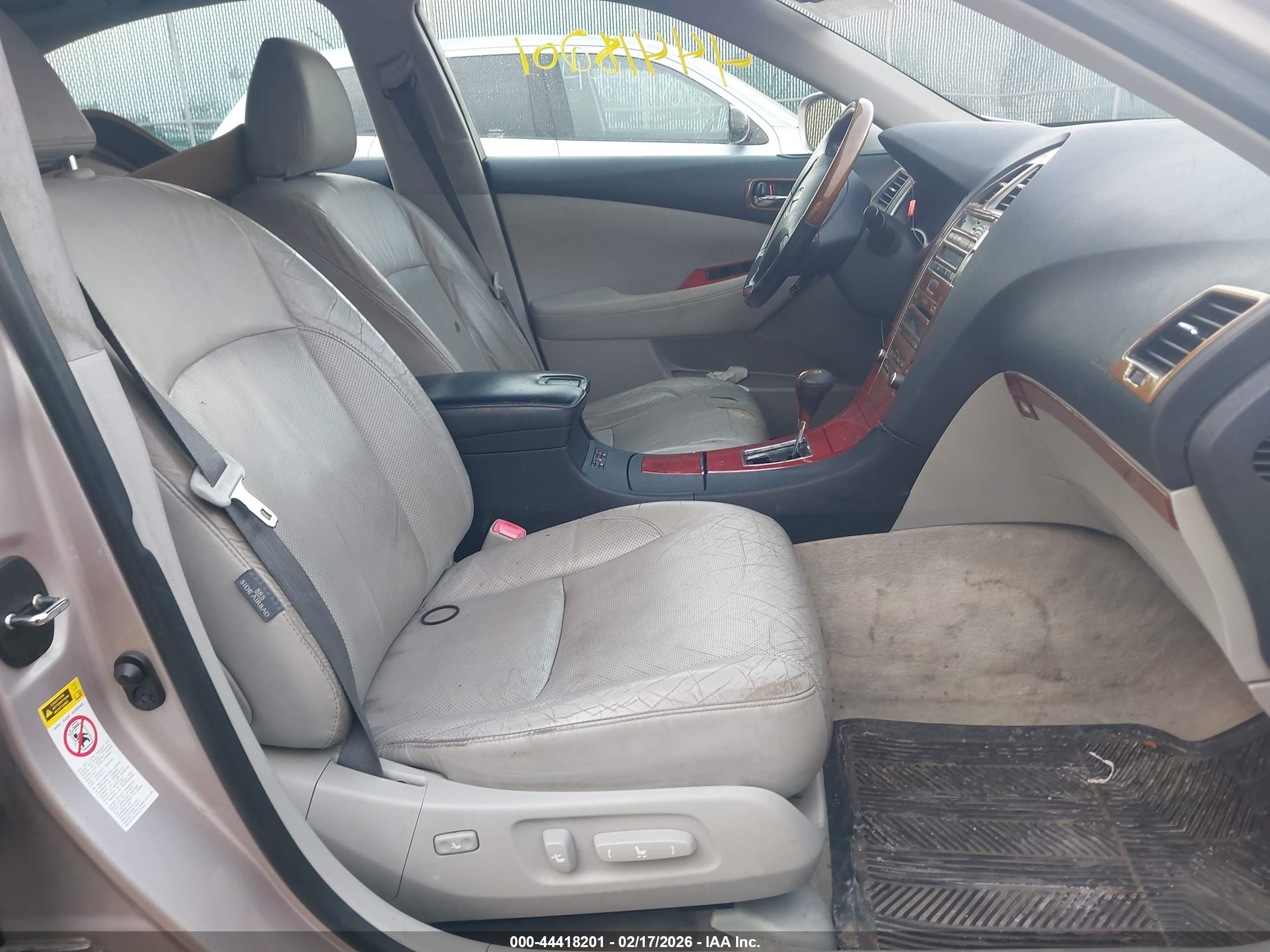LEXUS ES image 5