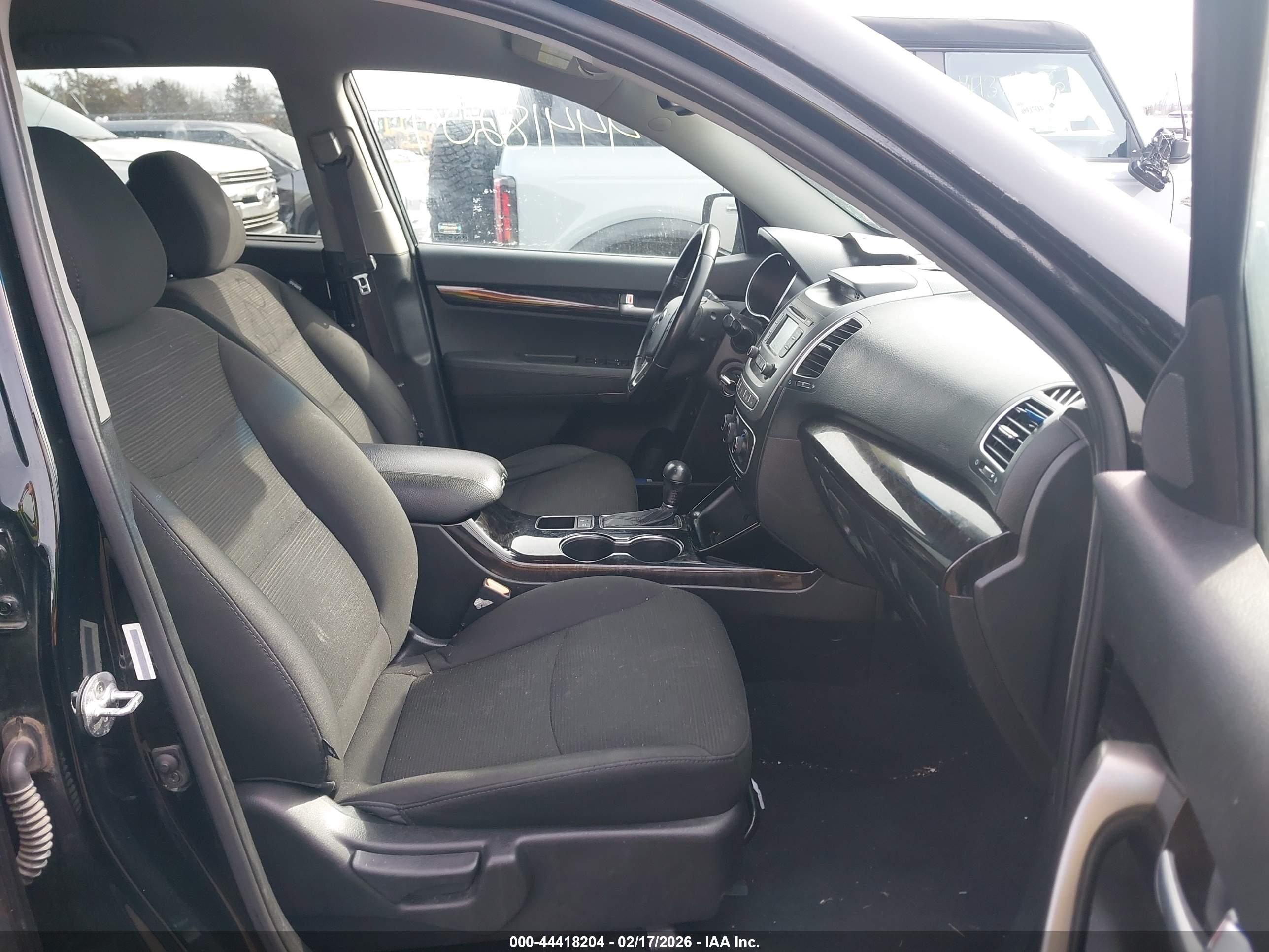 KIA SORENTO image 5