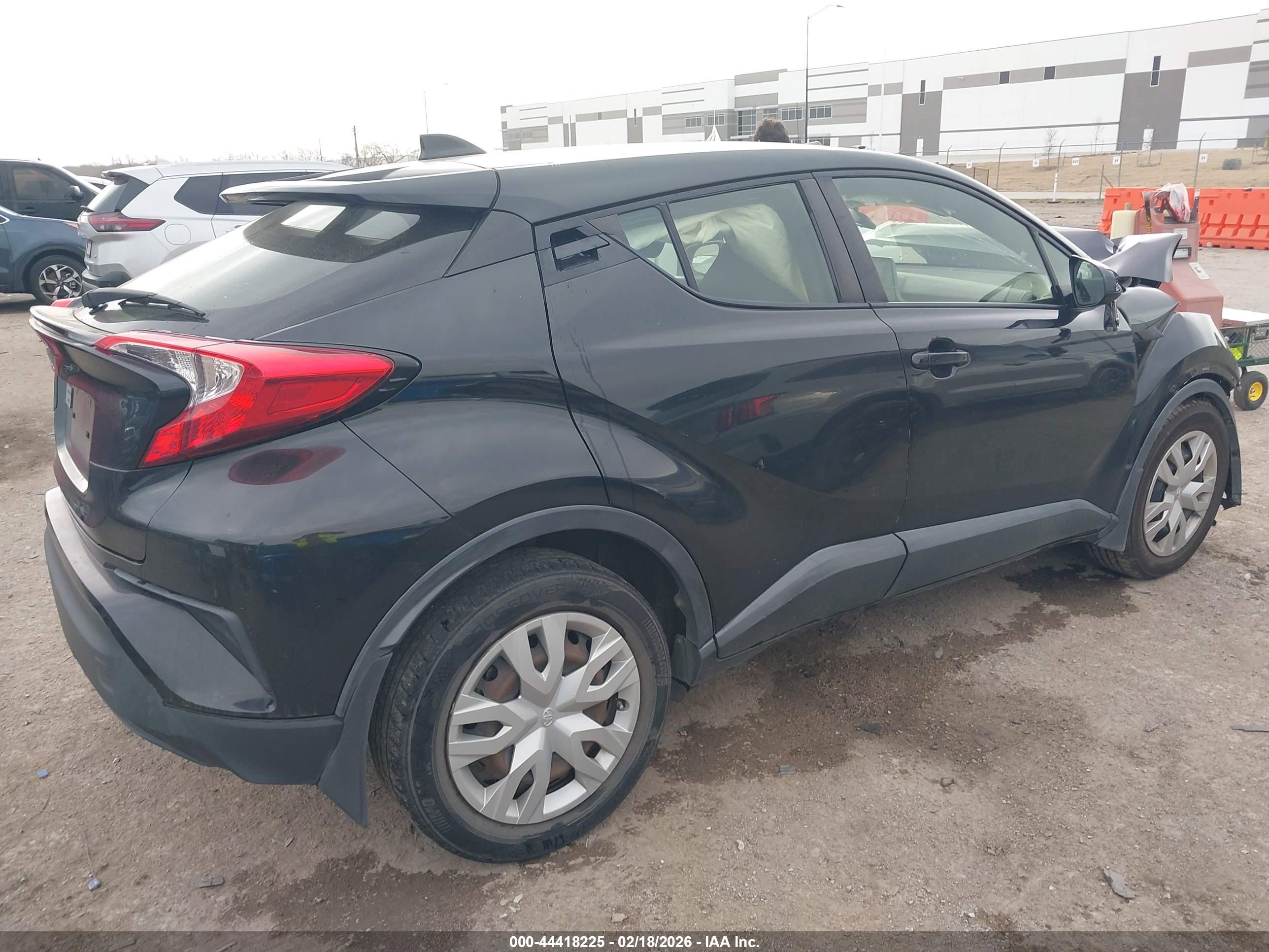 TOYOTA C-HR image 4