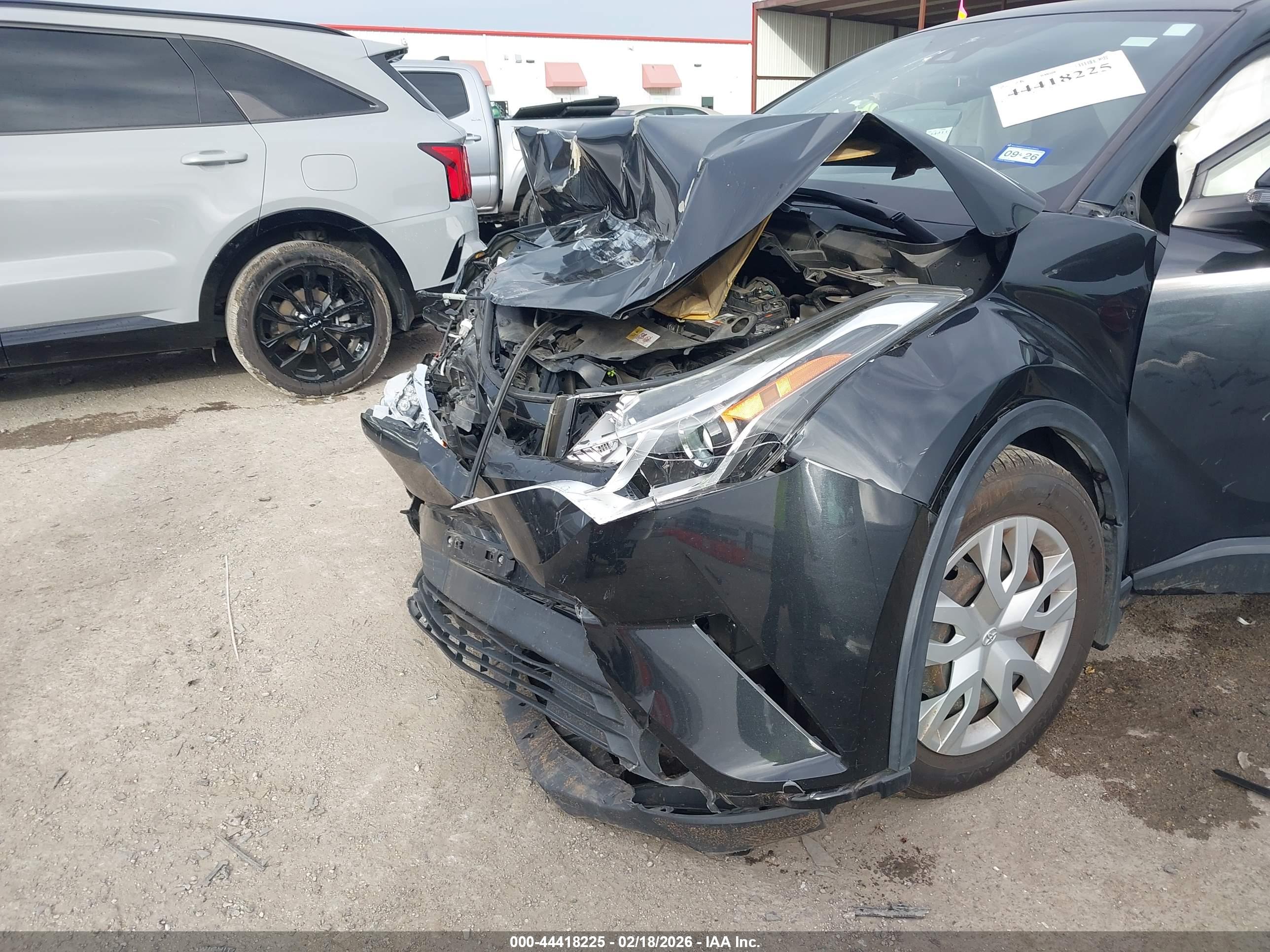 TOYOTA C-HR image 6