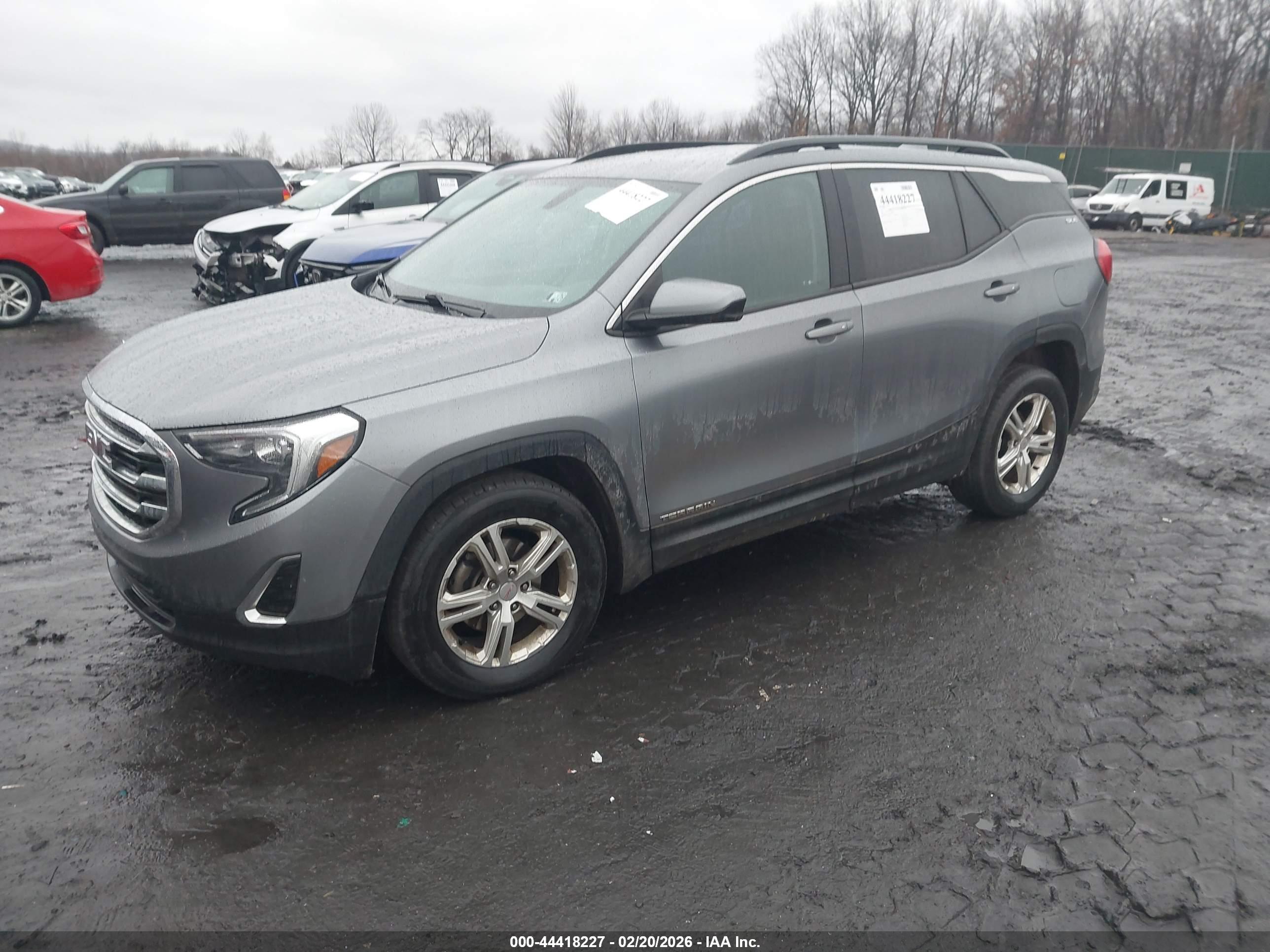 GMC TERRAIN image 2