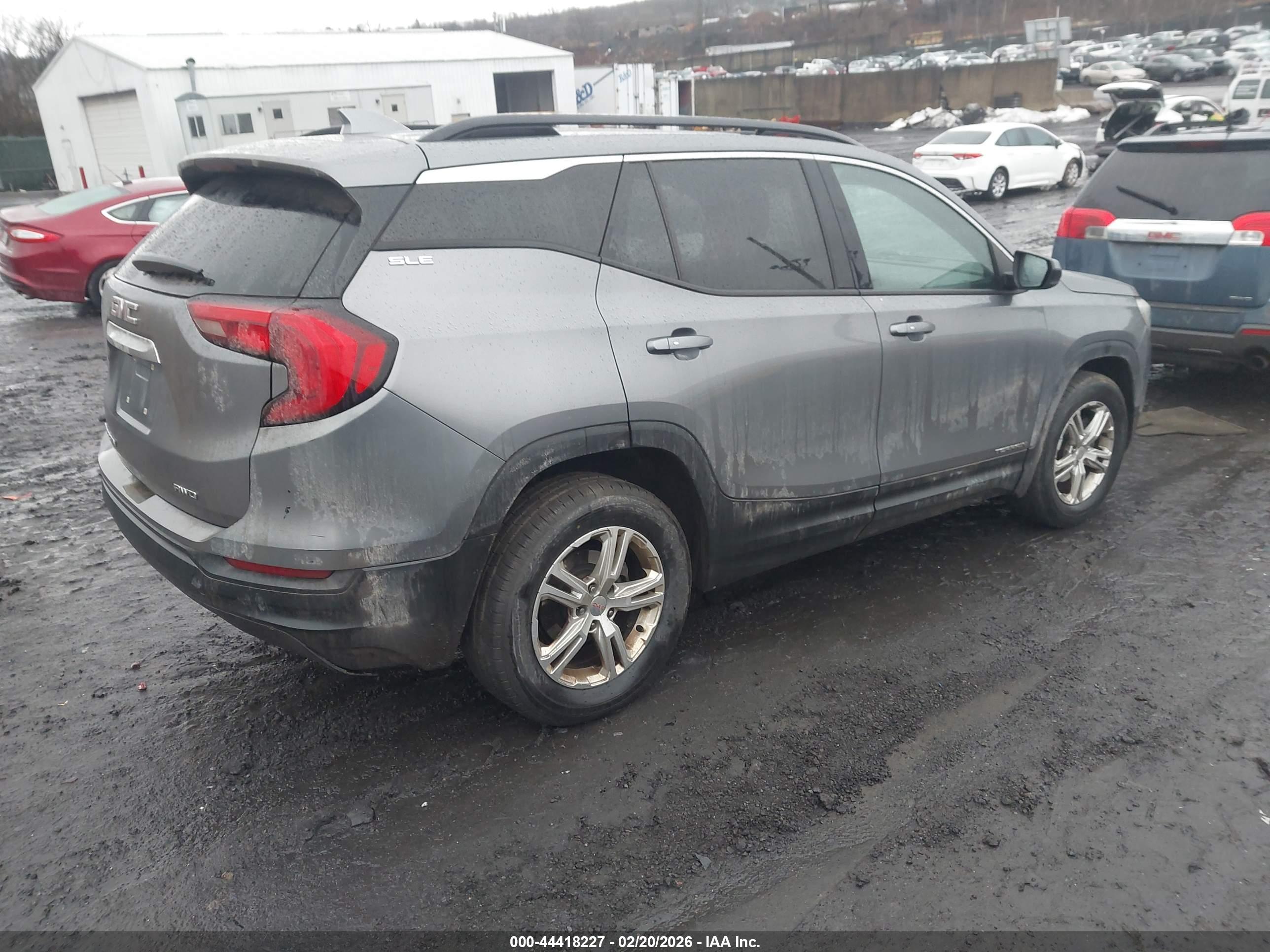 GMC TERRAIN image 4