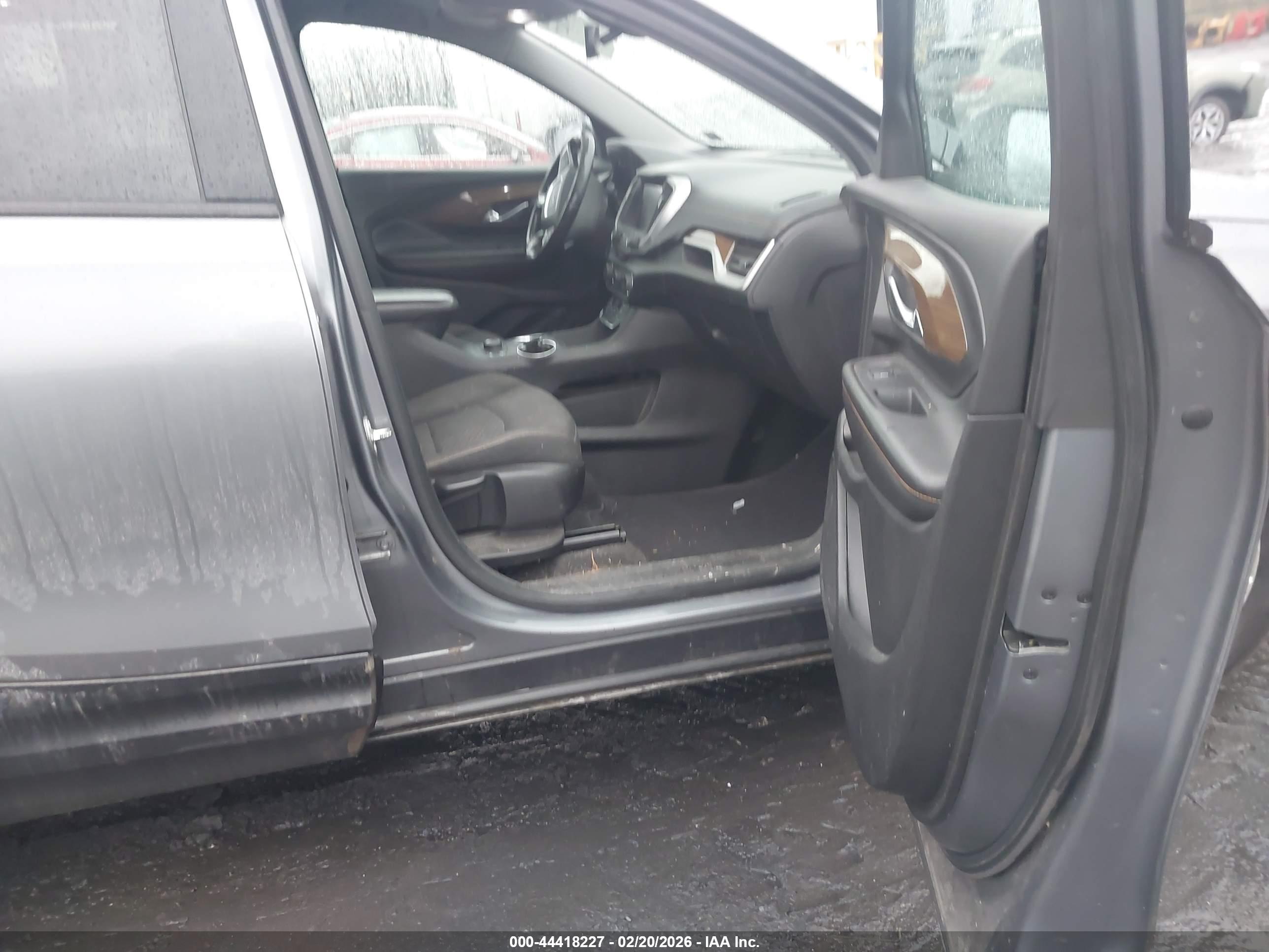 GMC TERRAIN image 5