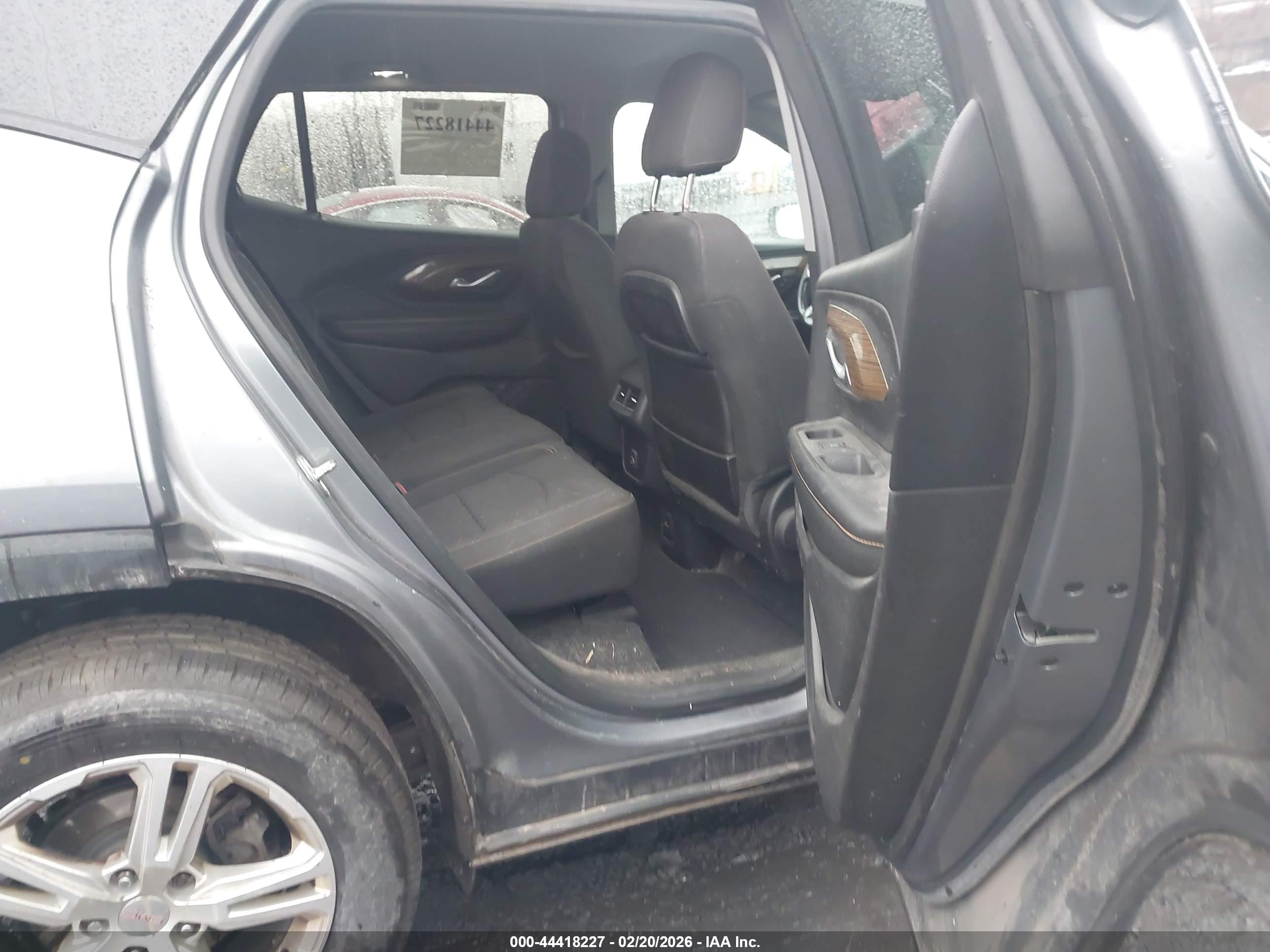 GMC TERRAIN image 8