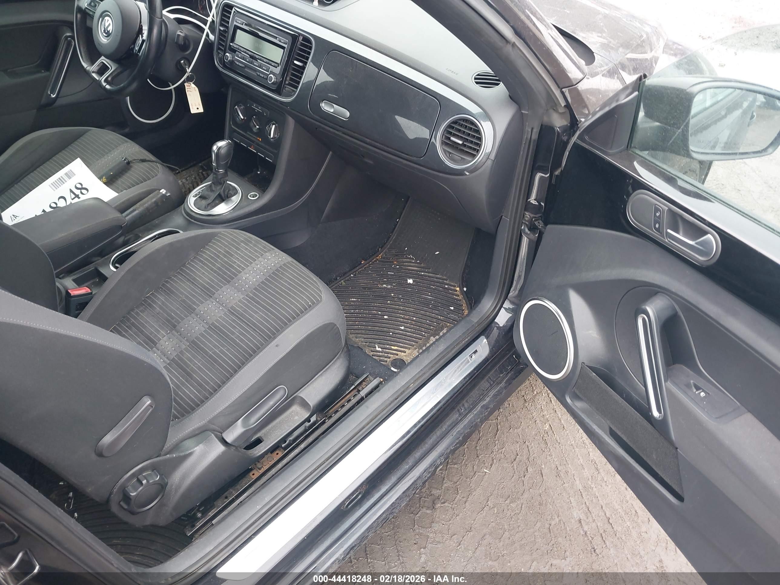 VOLKSWAGEN BEETLE image 5