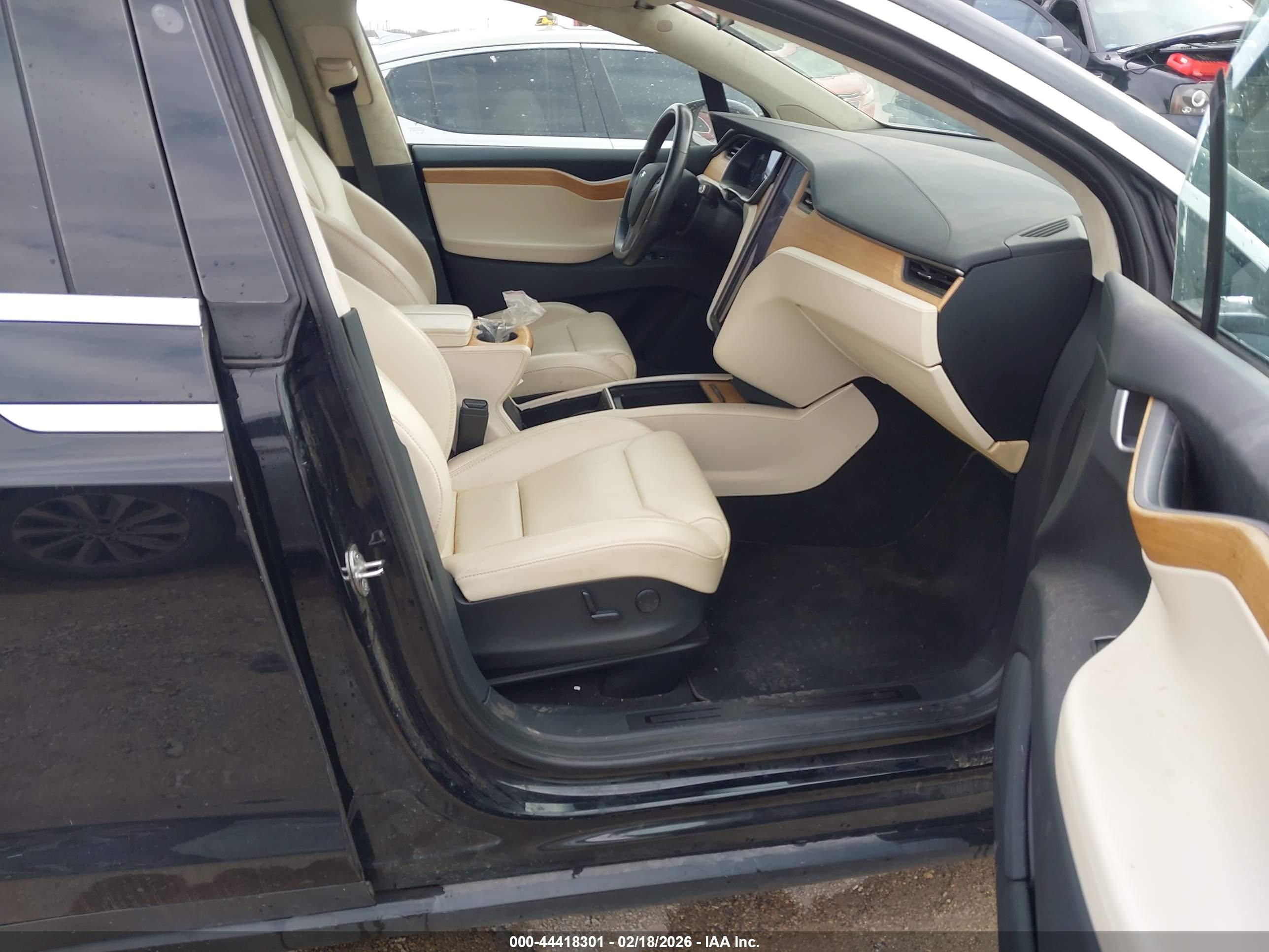 TESLA MODEL image 5