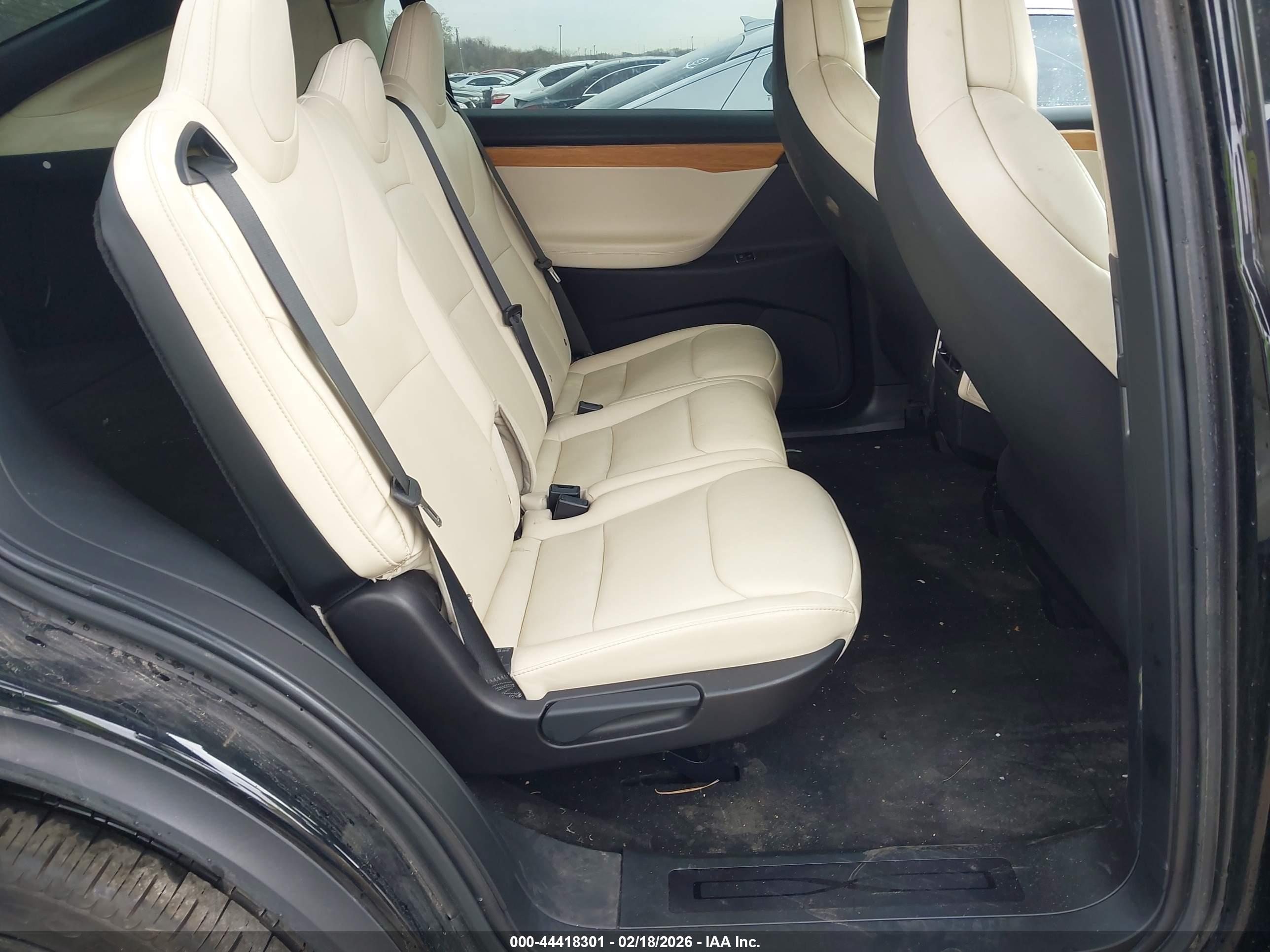 TESLA MODEL image 8