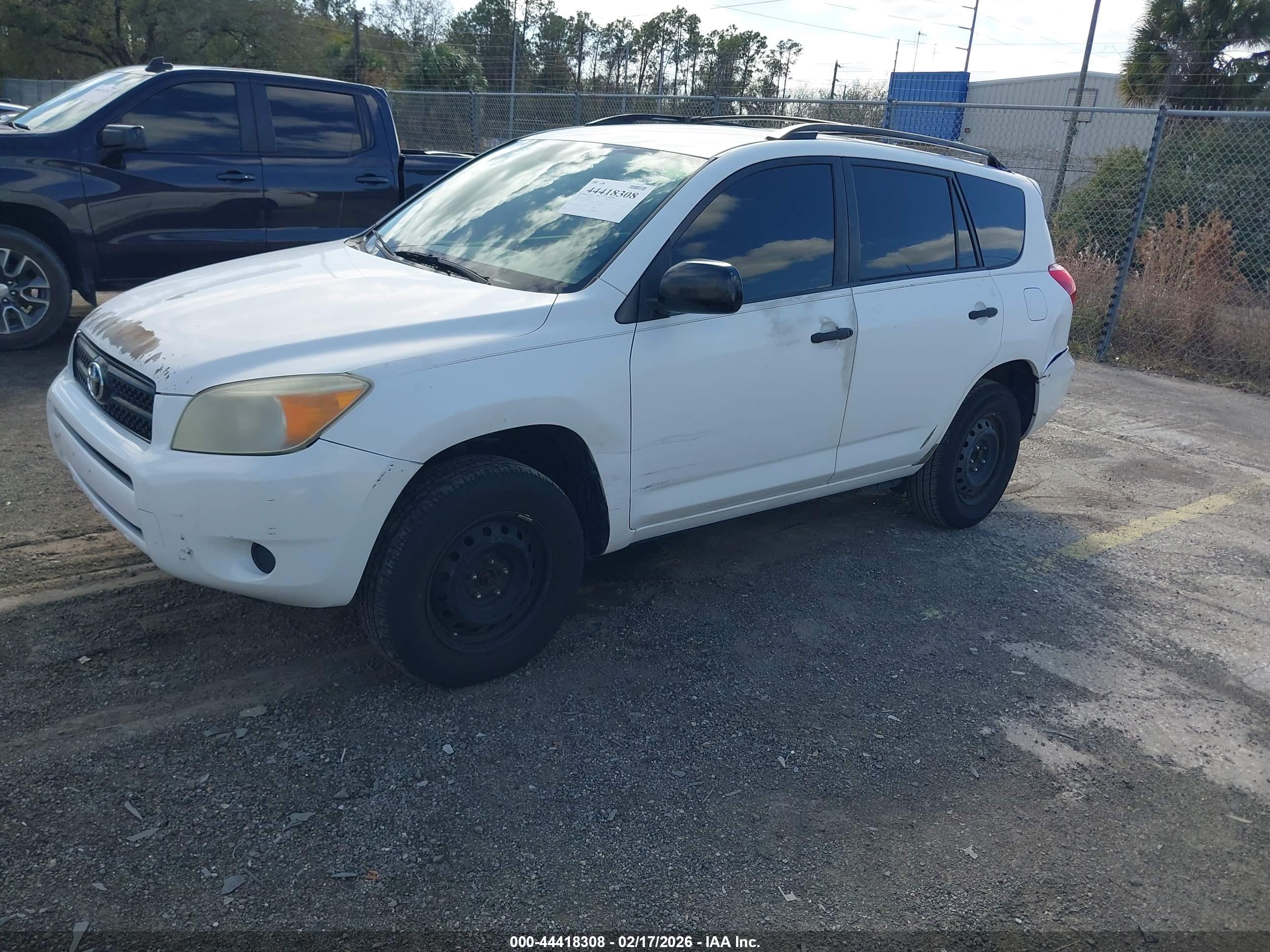 TOYOTA RAV4 image 2