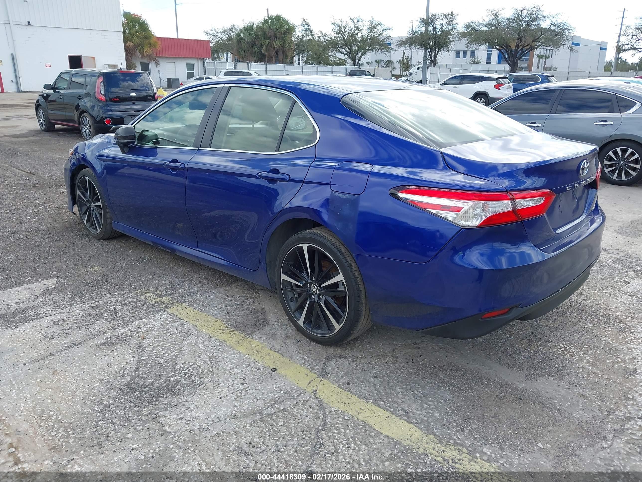 TOYOTA CAMRY image 3