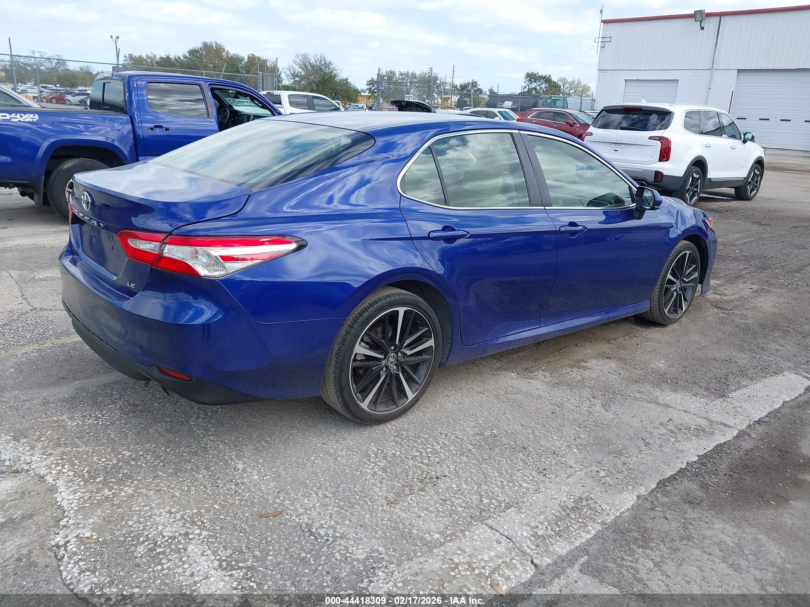 TOYOTA CAMRY image 4