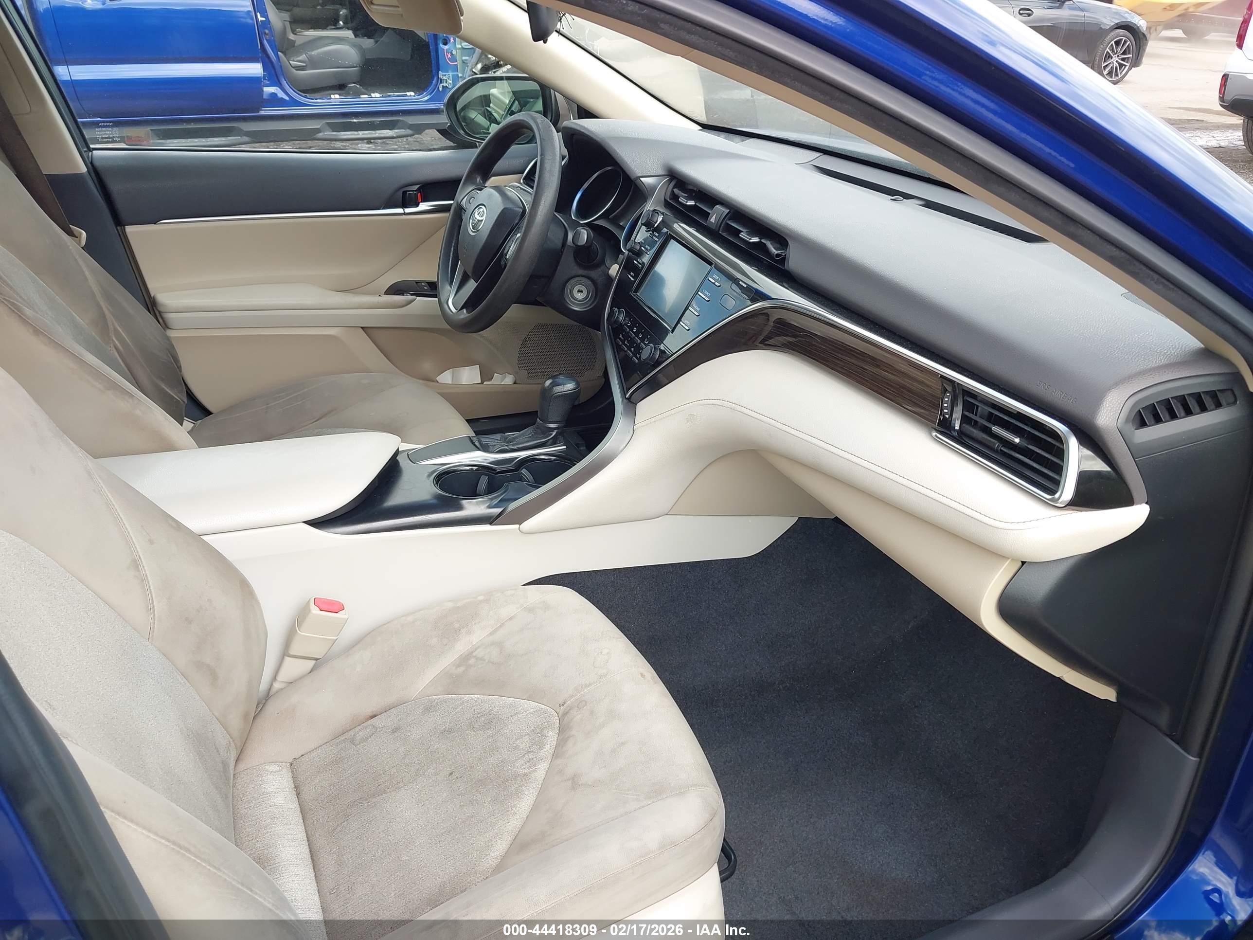 TOYOTA CAMRY image 5