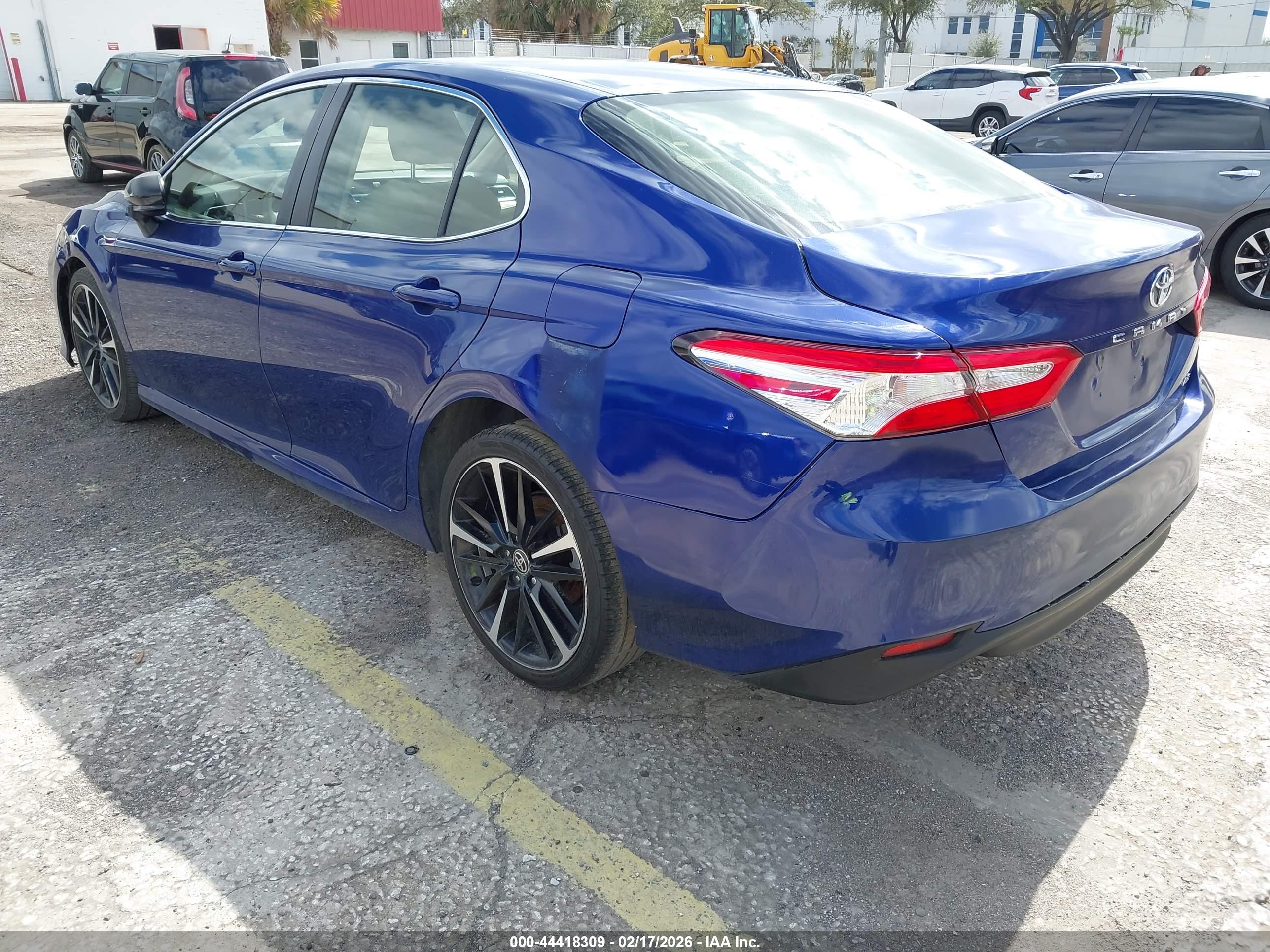 TOYOTA CAMRY image 6