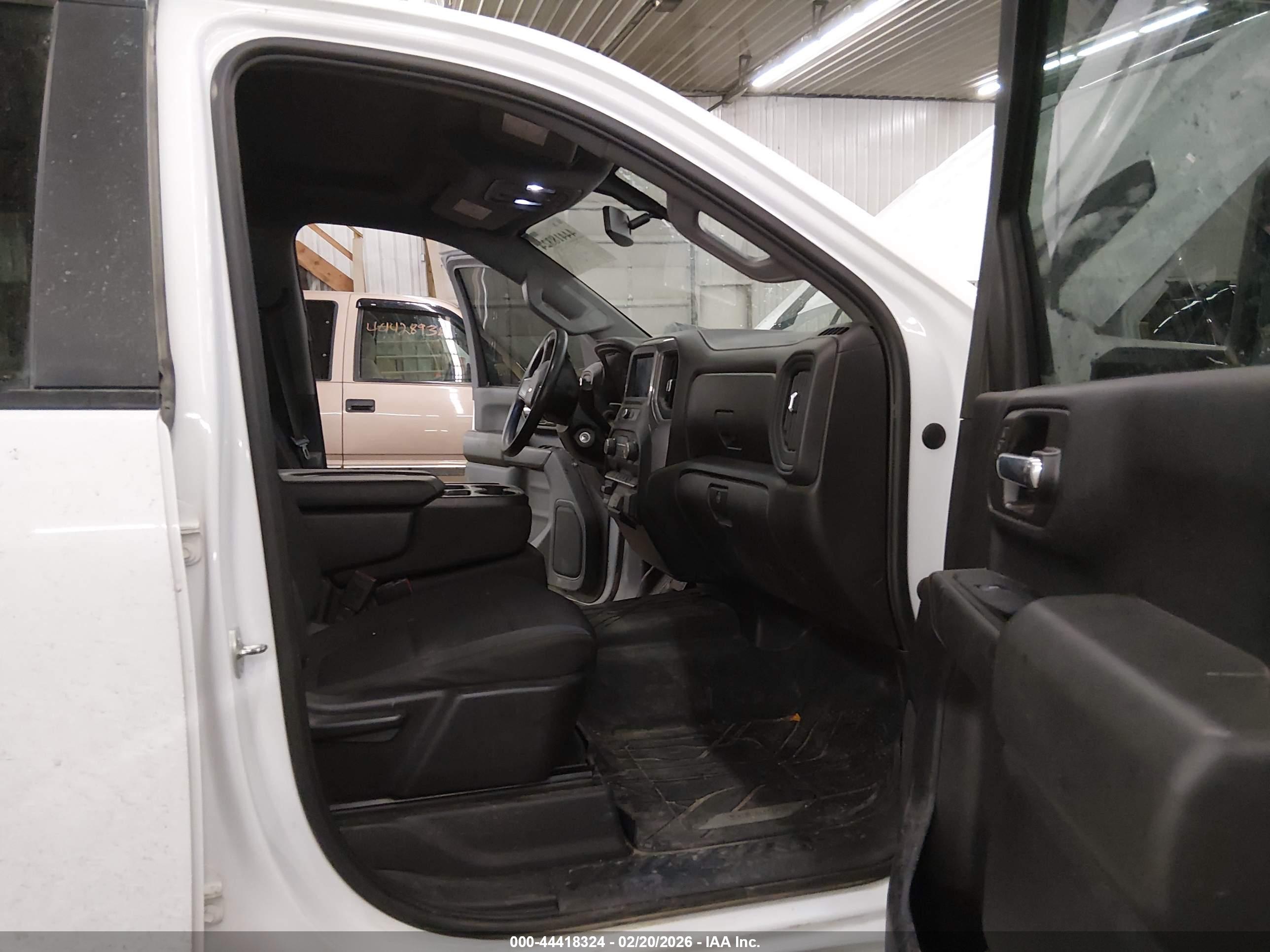 CHEVROLET SILVERADO image 7