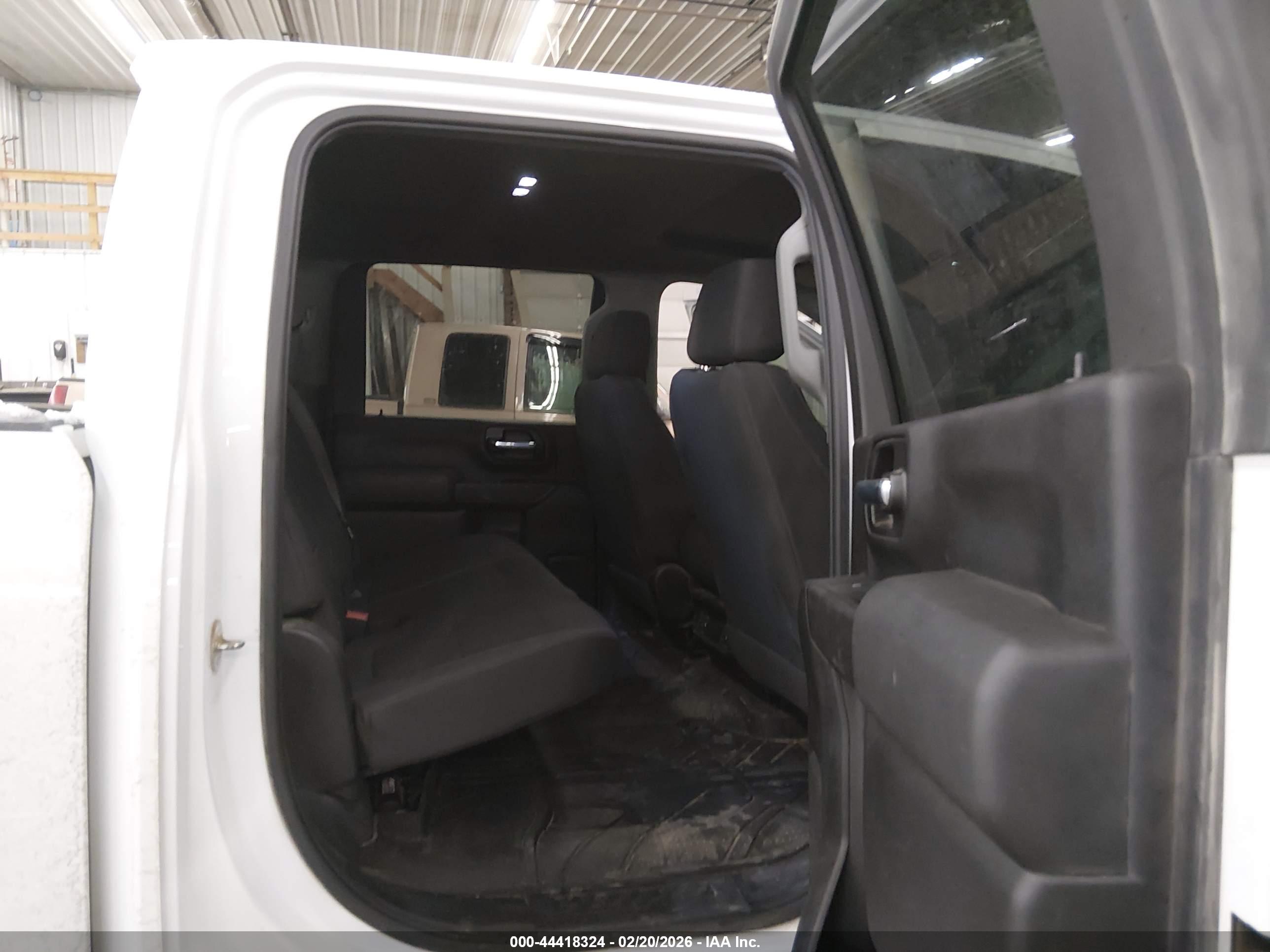 CHEVROLET SILVERADO image 8