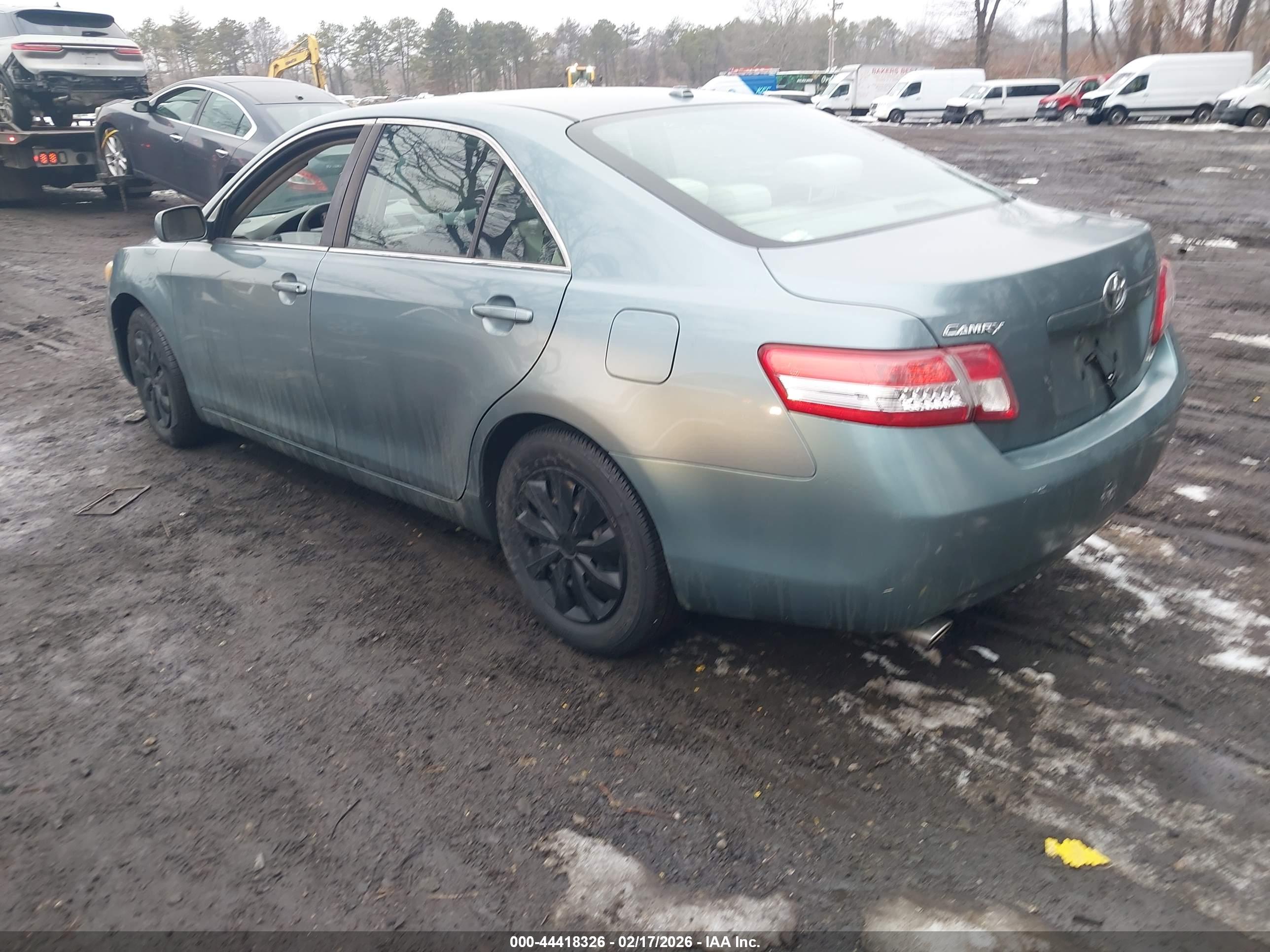 TOYOTA CAMRY image 3