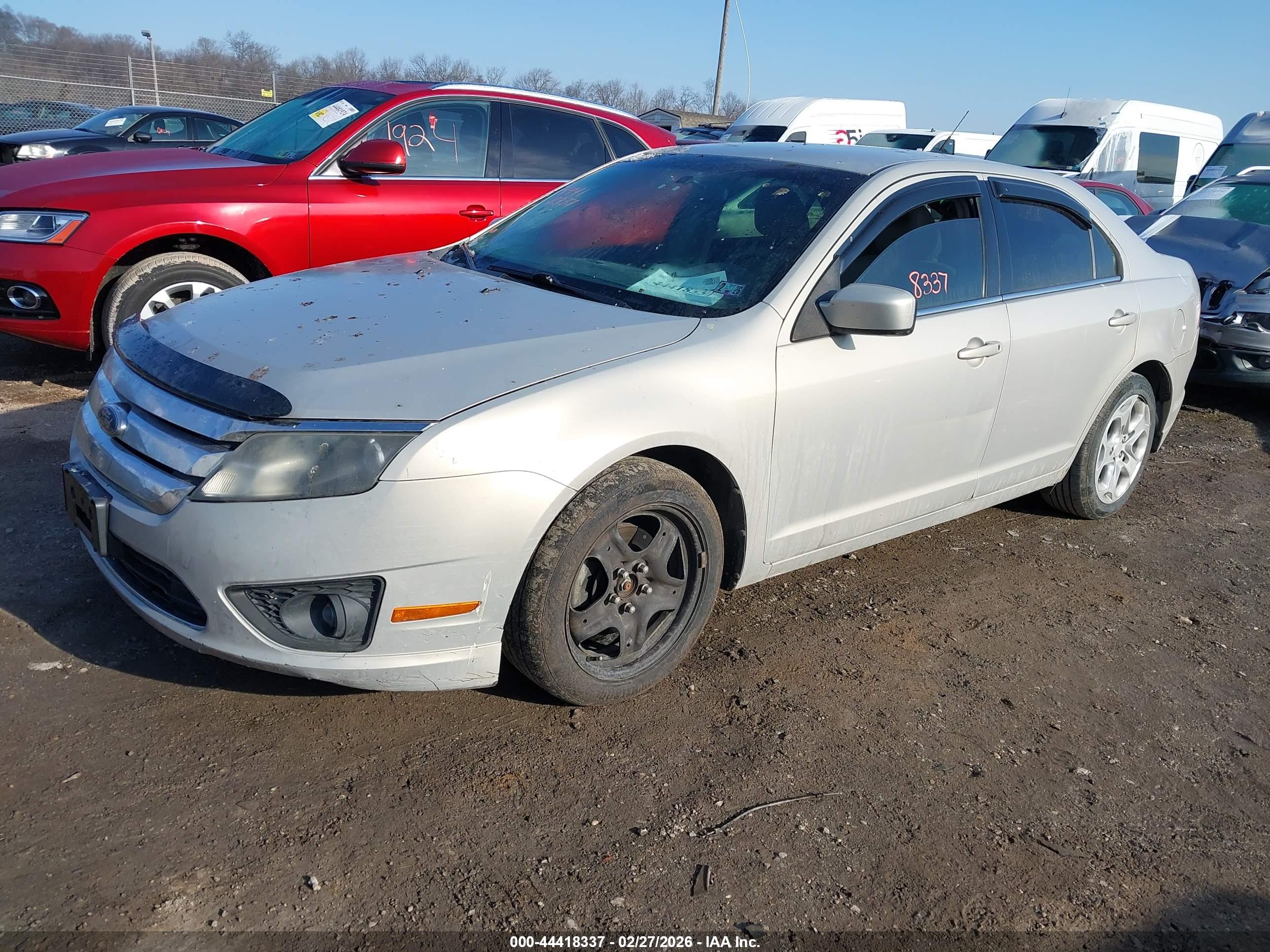 FORD FUSION image 2