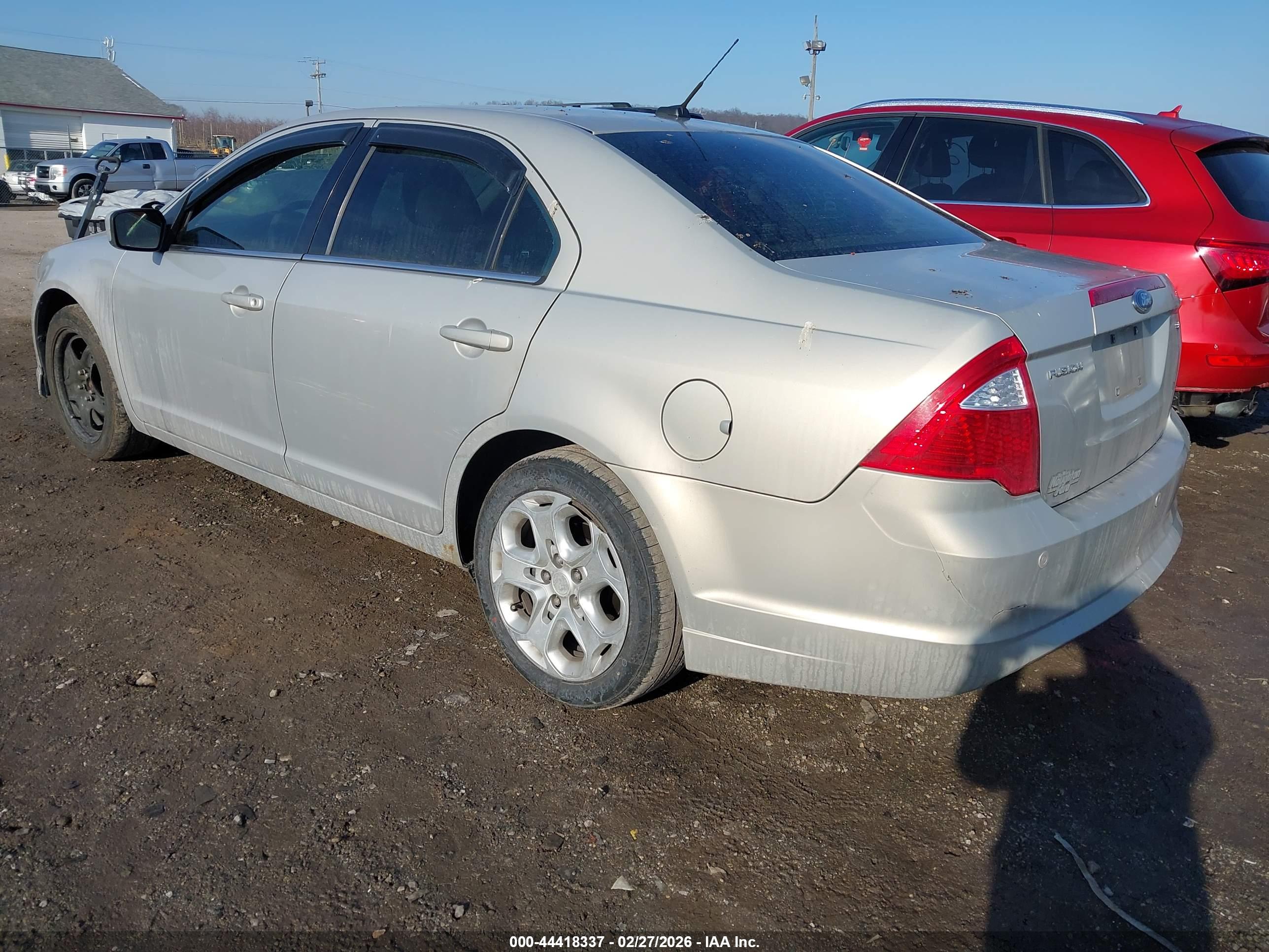 FORD FUSION image 3