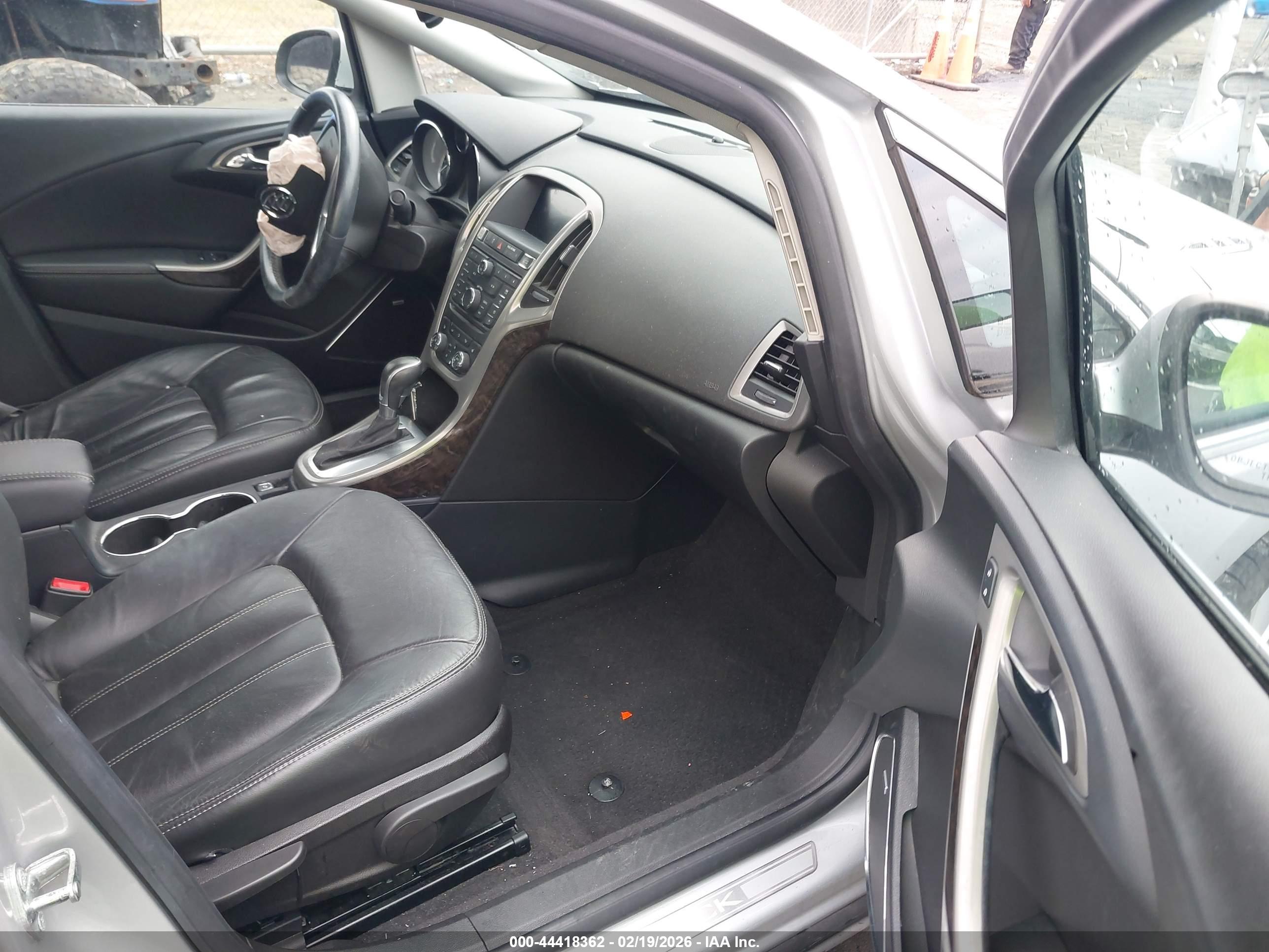 BUICK VERANO image 5