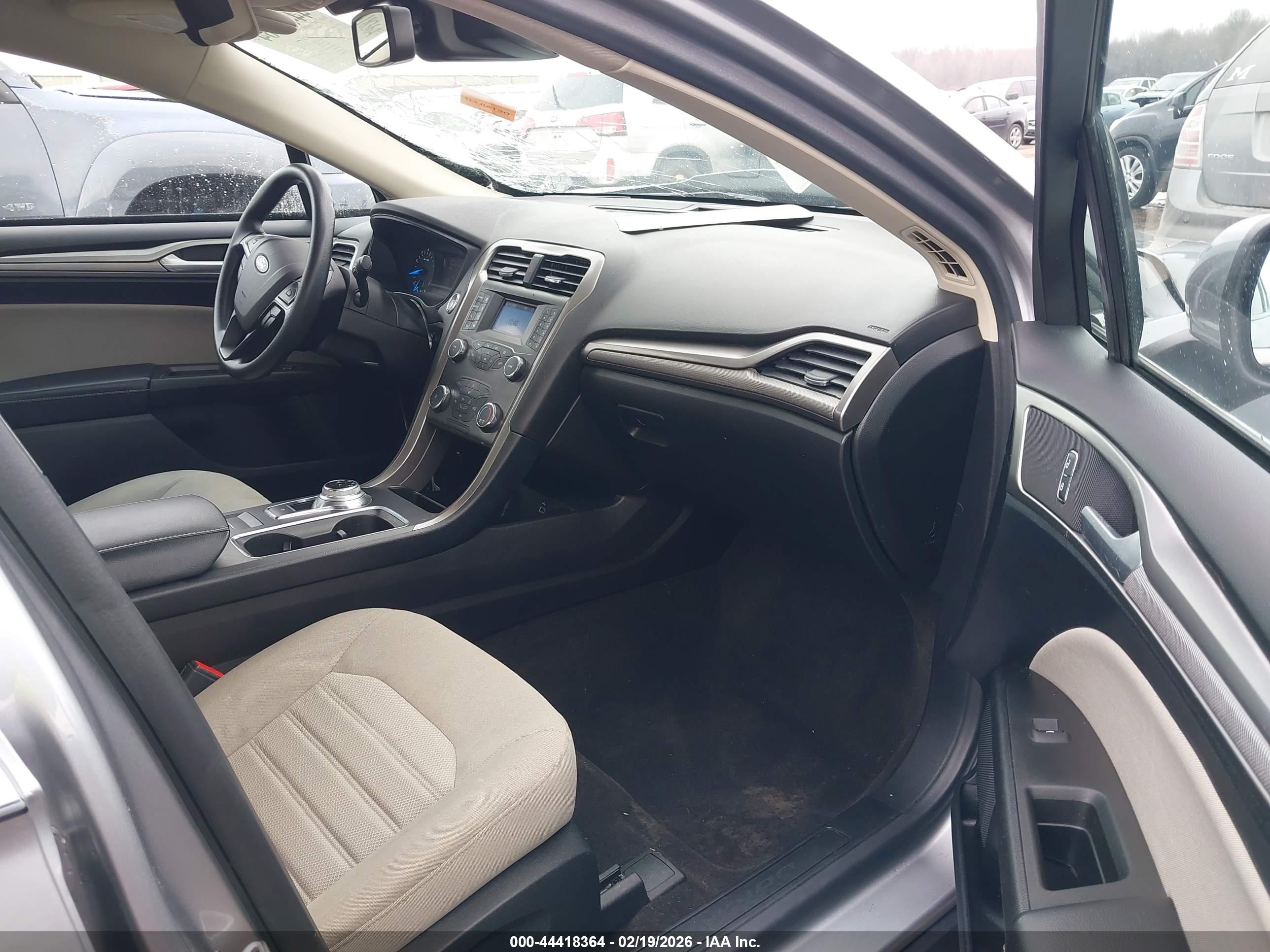 FORD FUSION image 5