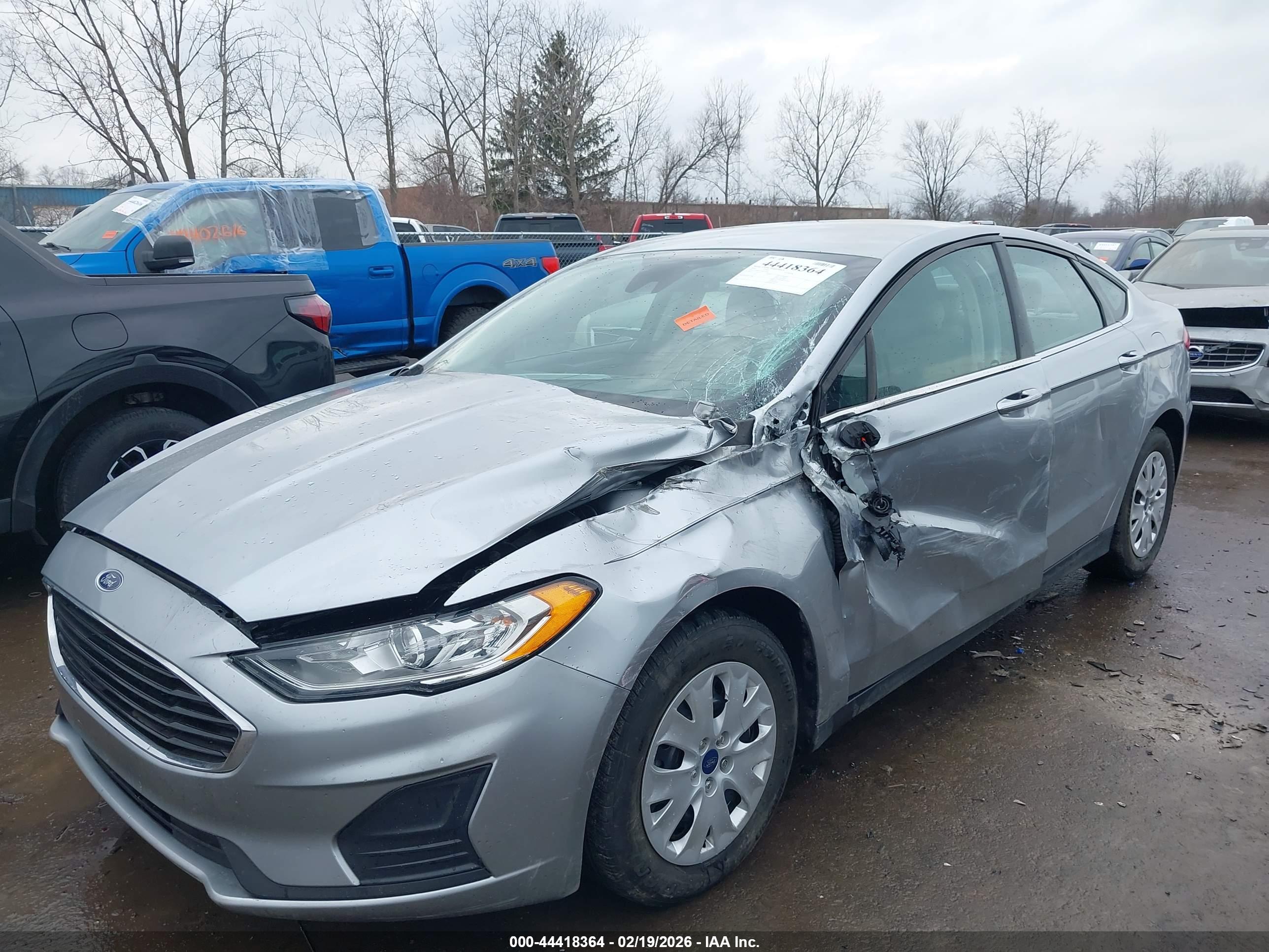 FORD FUSION image 6