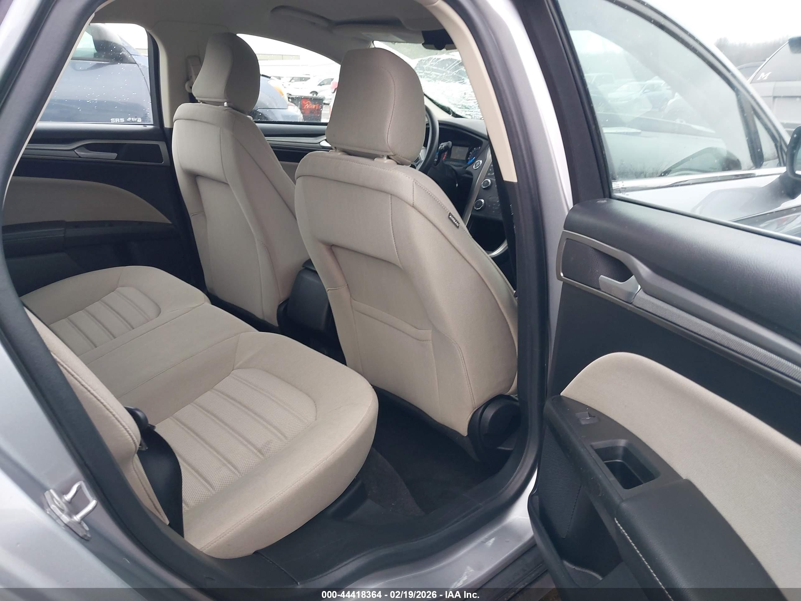 FORD FUSION image 8