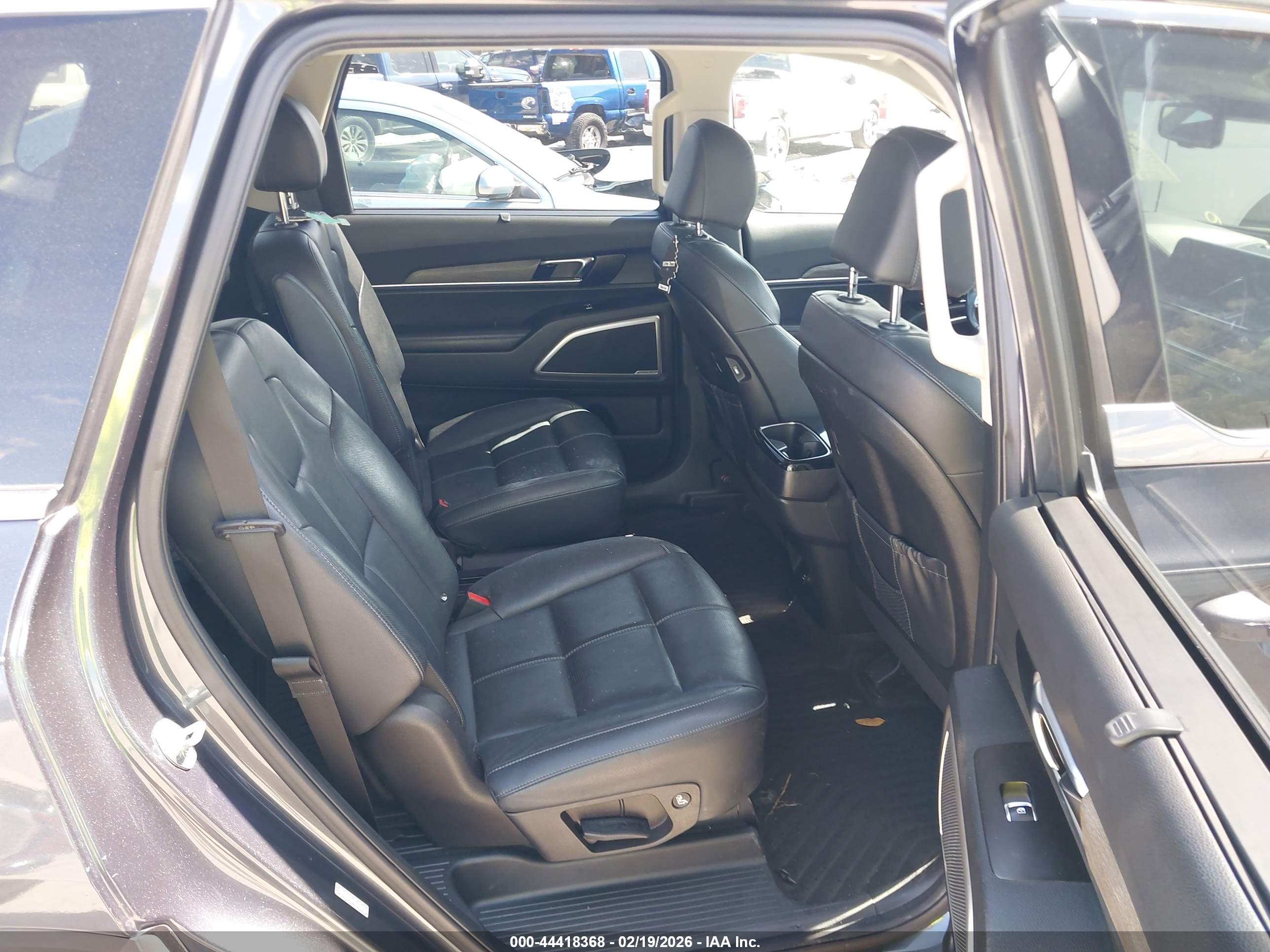 KIA TELLURIDE image 8