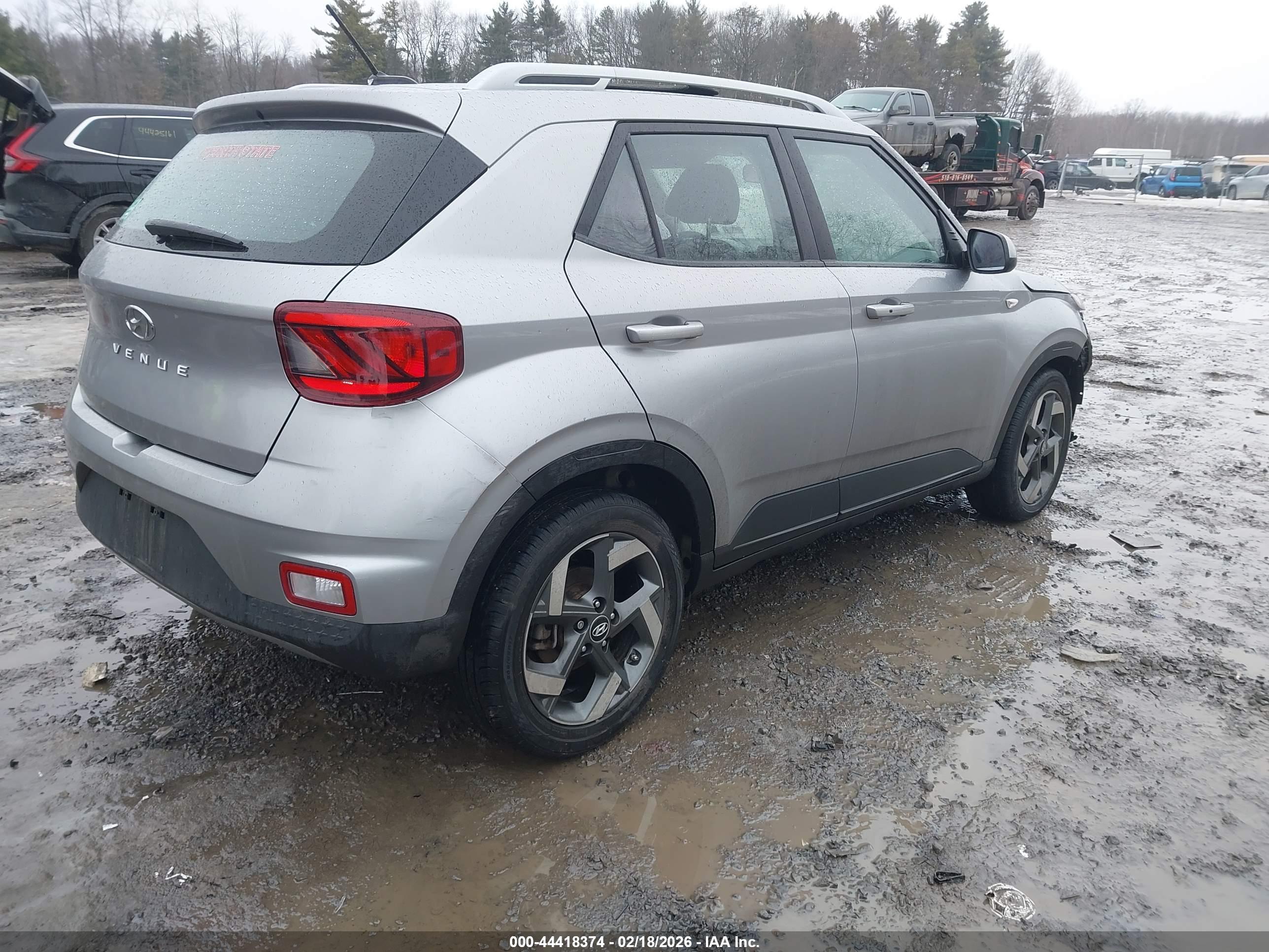 HYUNDAI VENUE image 4