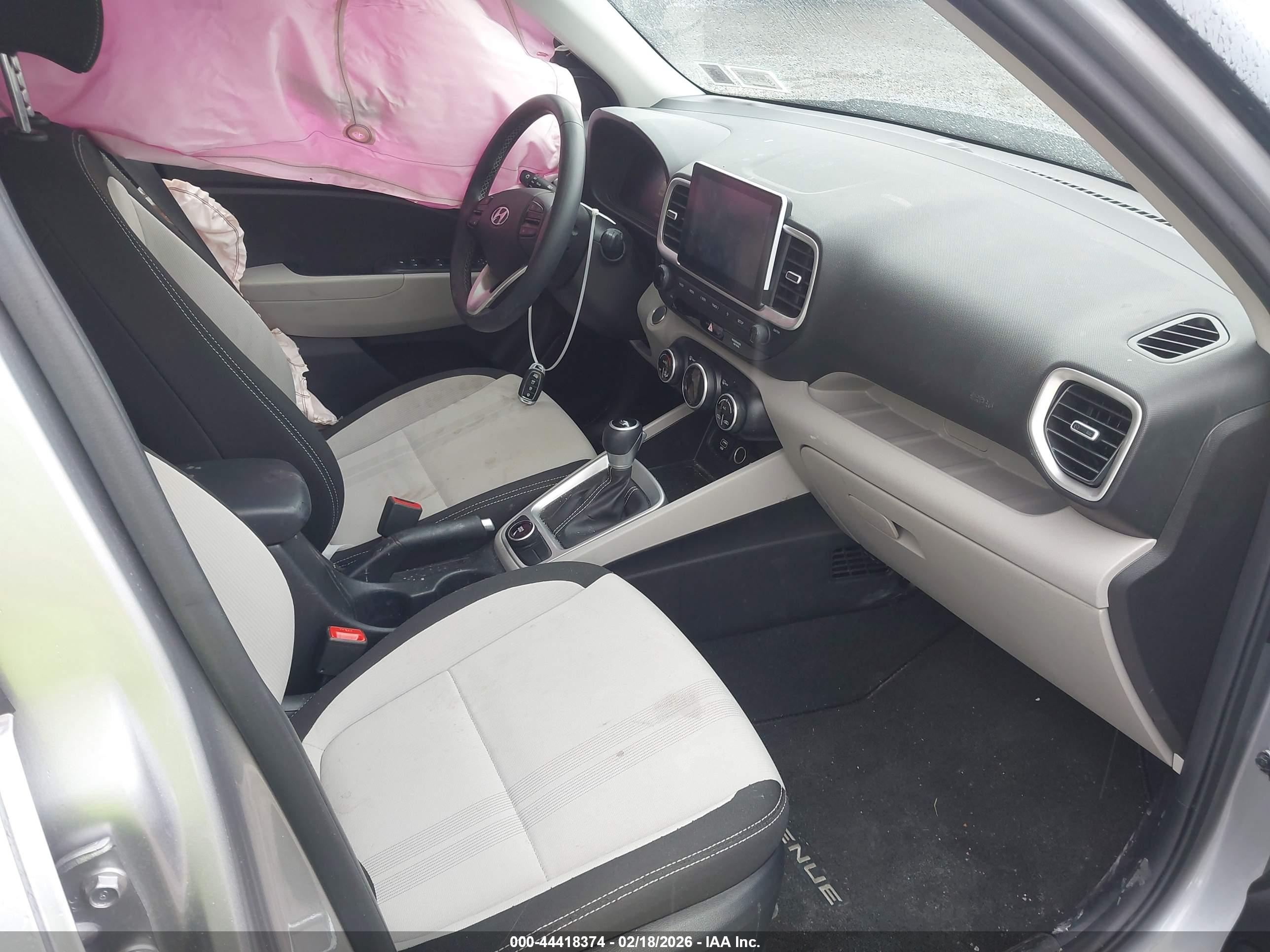 HYUNDAI VENUE image 5