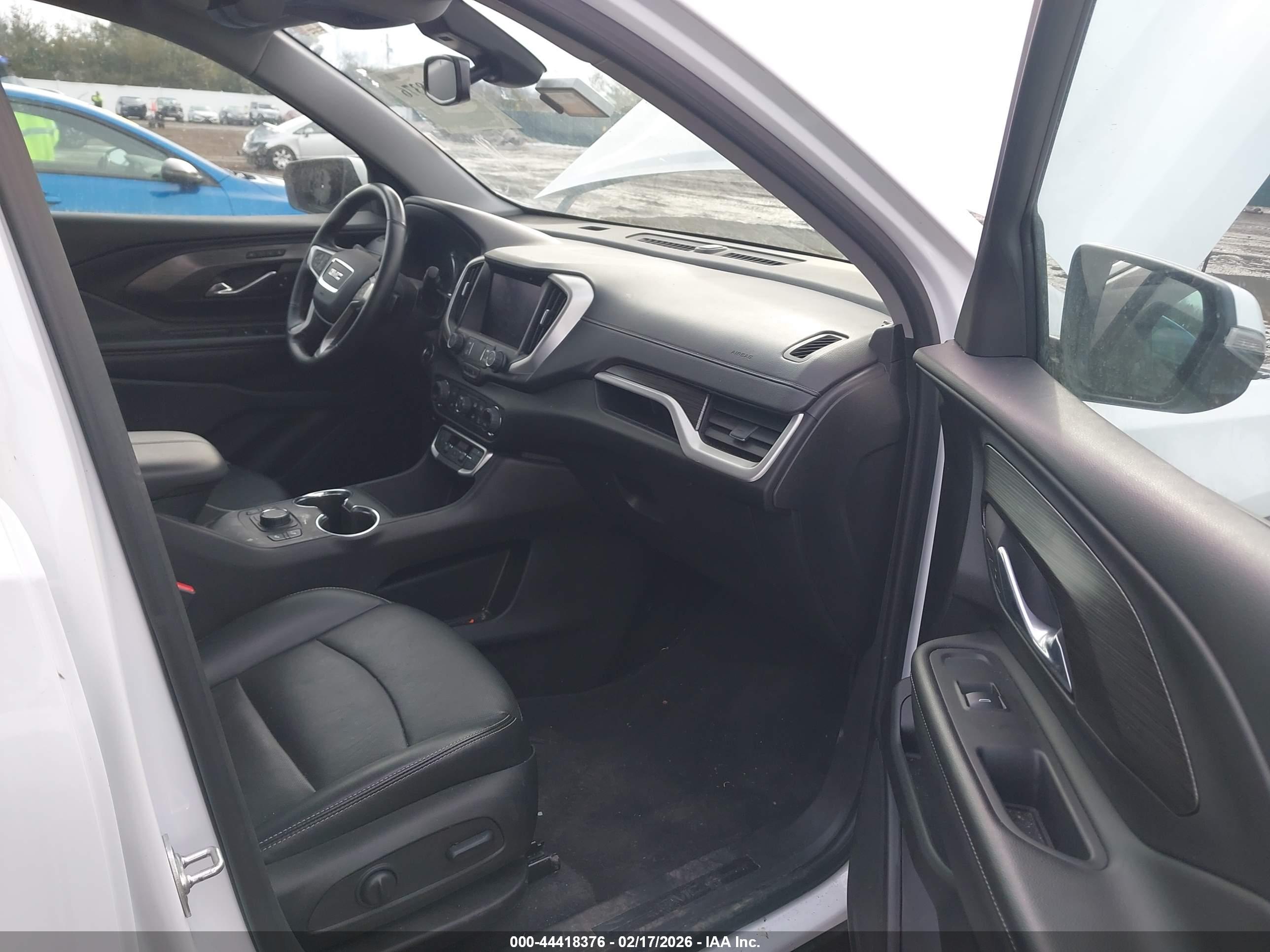 GMC TERRAIN image 5
