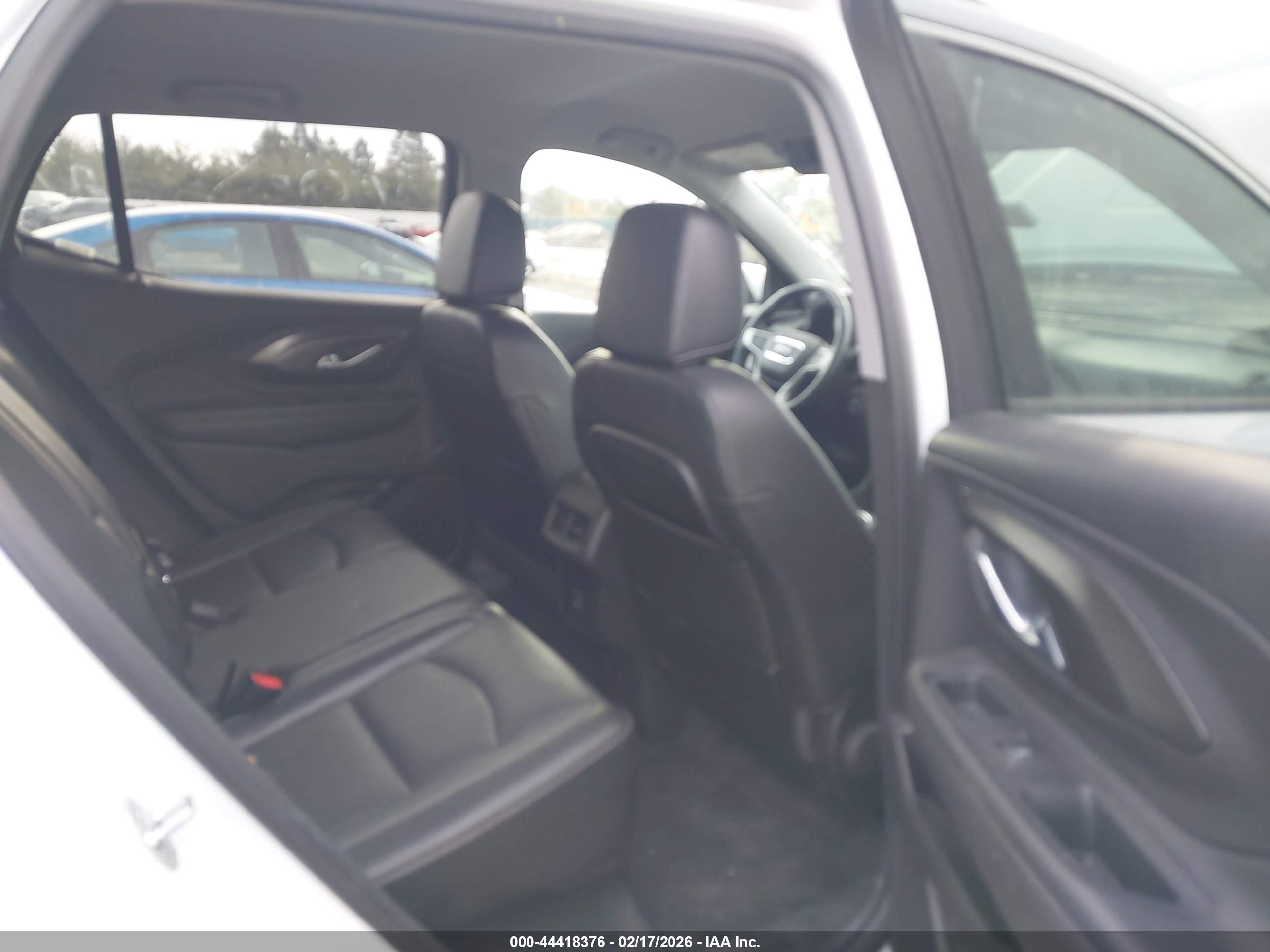 GMC TERRAIN image 8