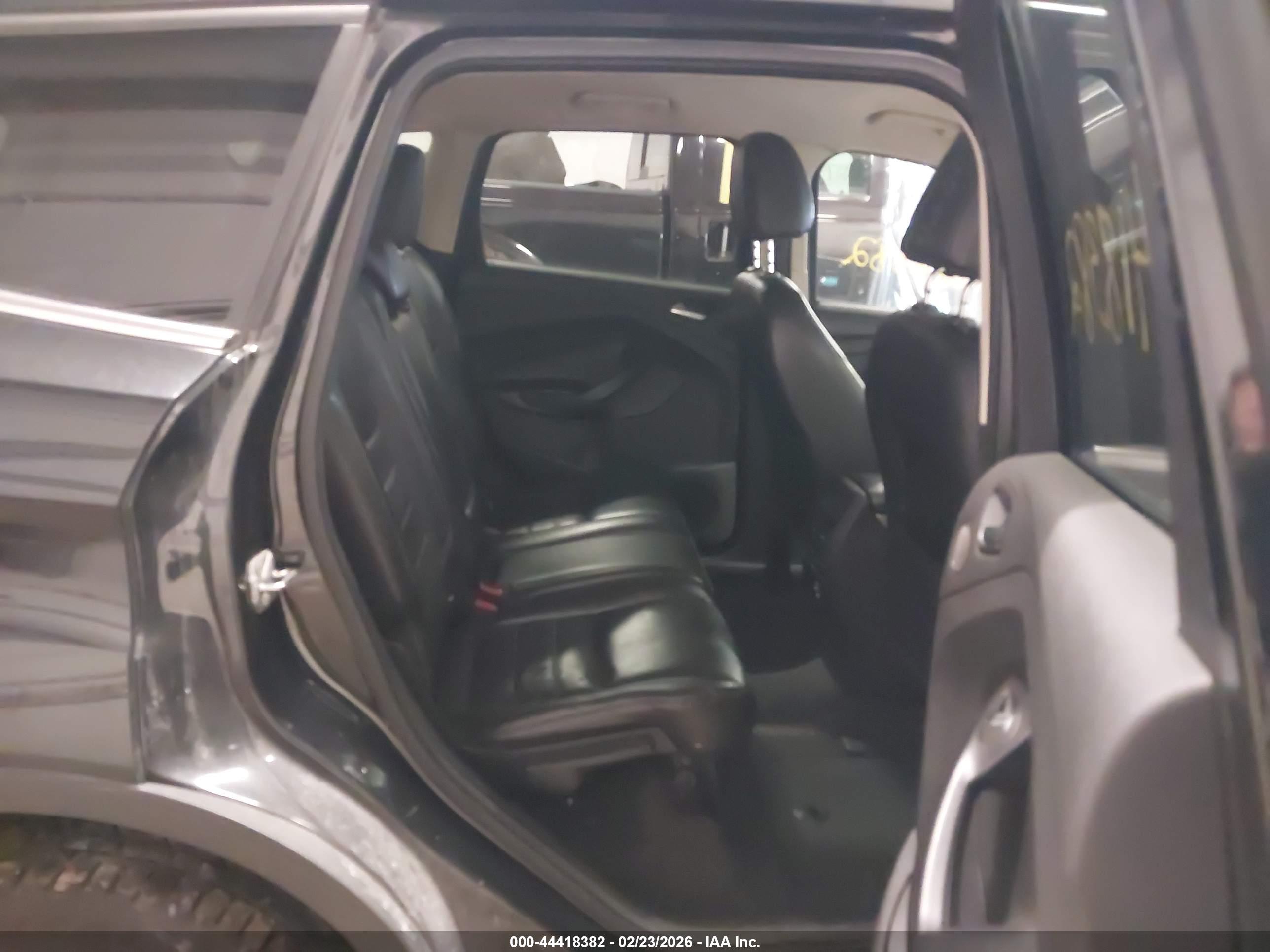 FORD ESCAPE image 8